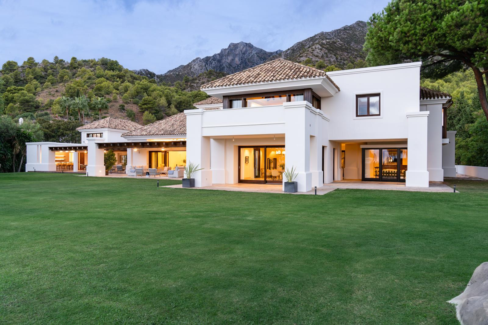 Stunning Villa Privée on Marbella’s Golden Mile with Panoramic Views