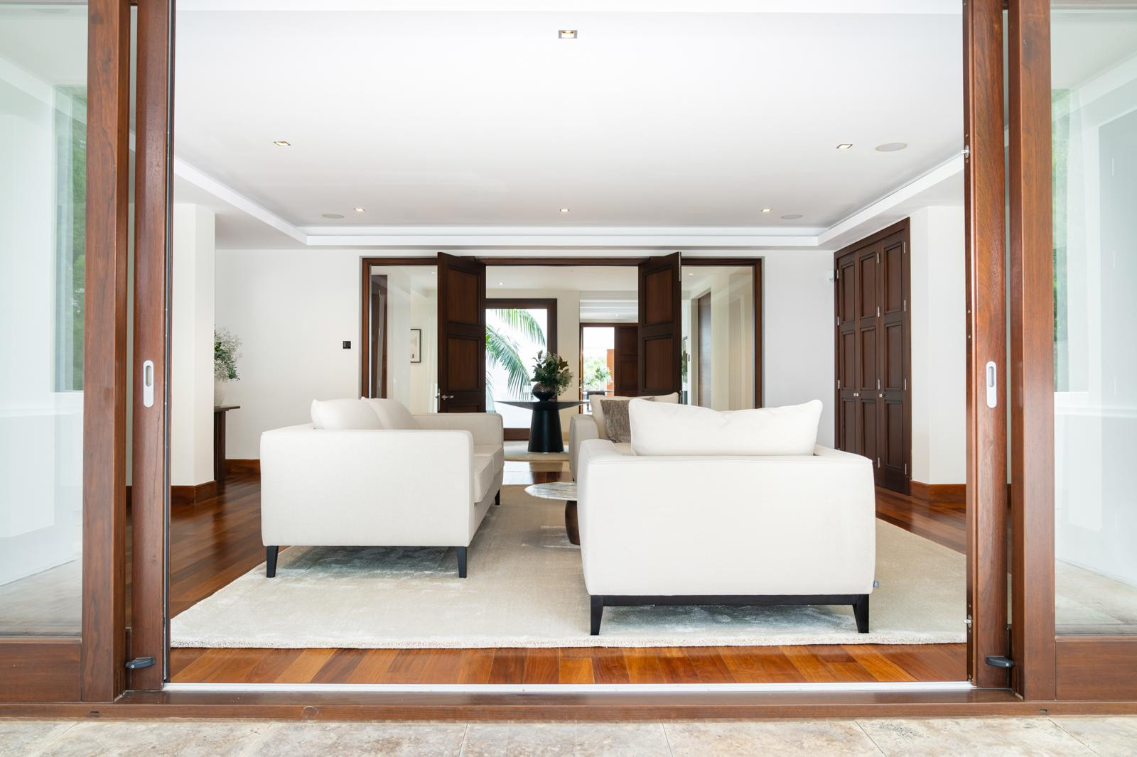 Stunning Villa Privée on Marbella’s Golden Mile with Panoramic Views