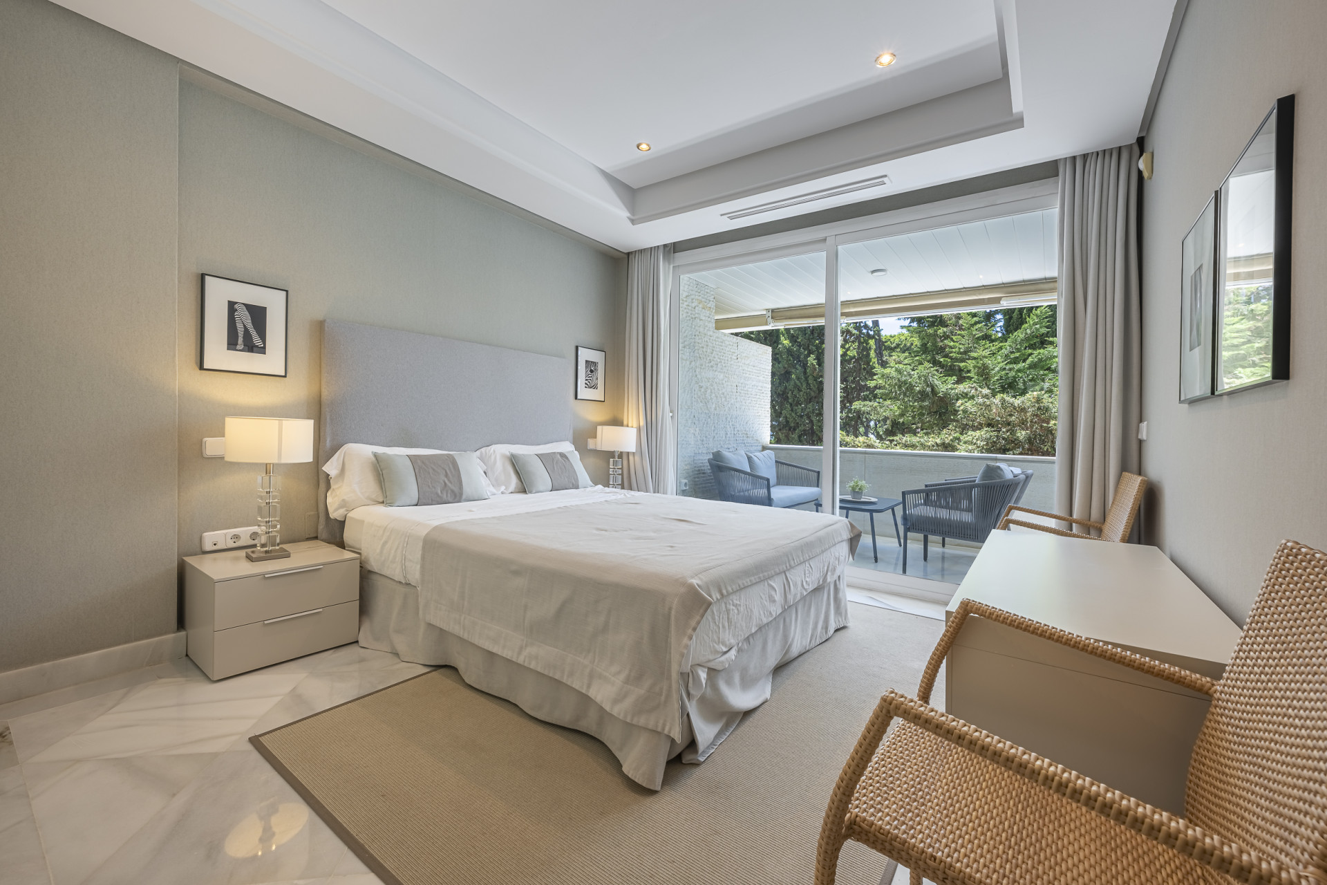Two-bedroom apartment for rent with sea views in Marina Mariola