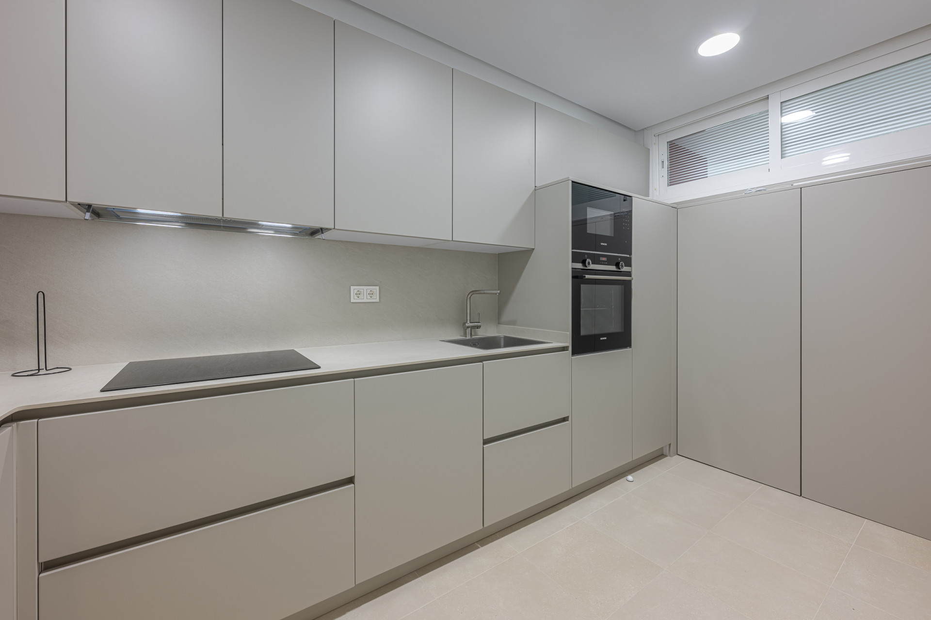Two-bedroom apartment for rent with sea views in Marina Mariola