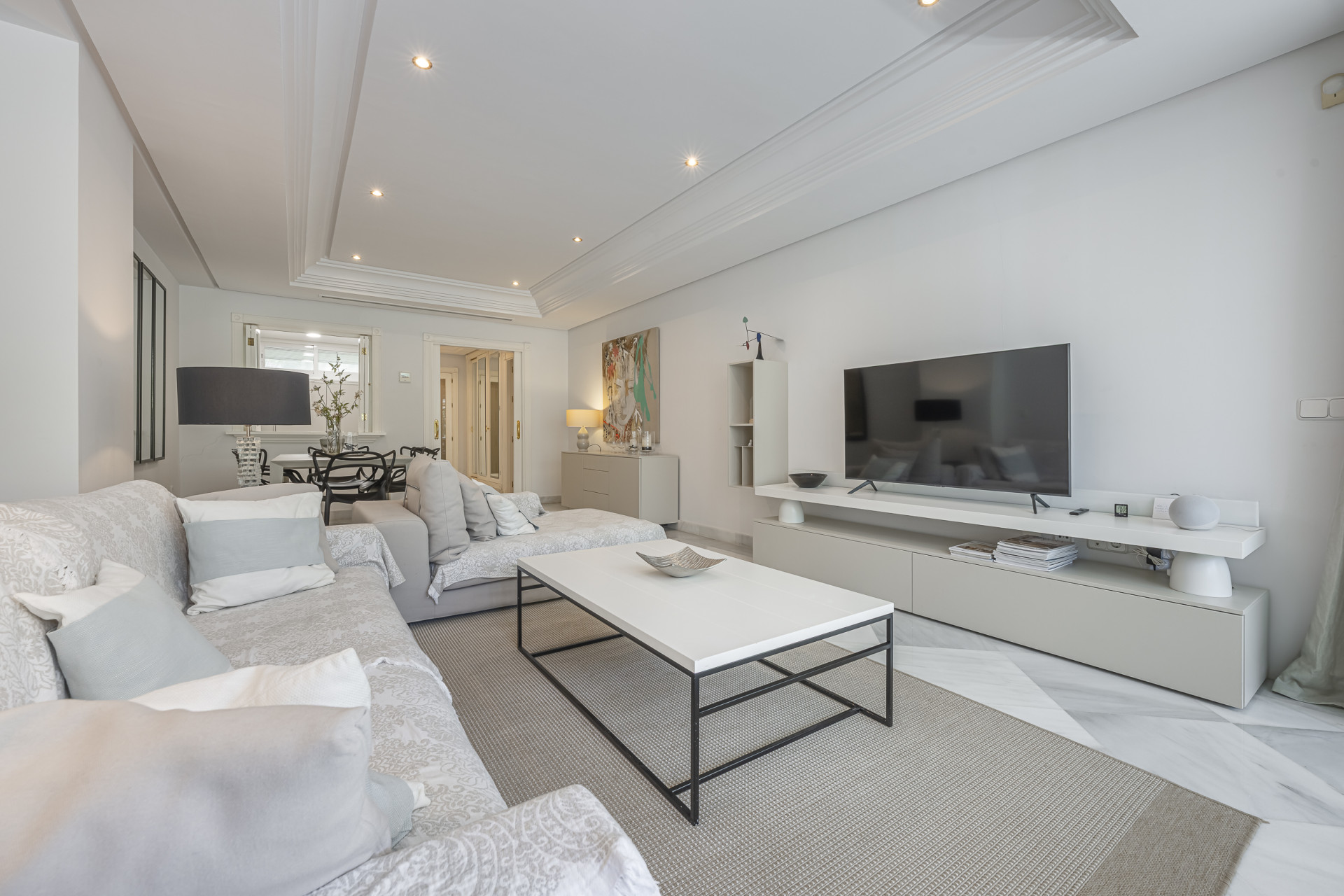 Two-bedroom apartment for rent with sea views in Marina Mariola