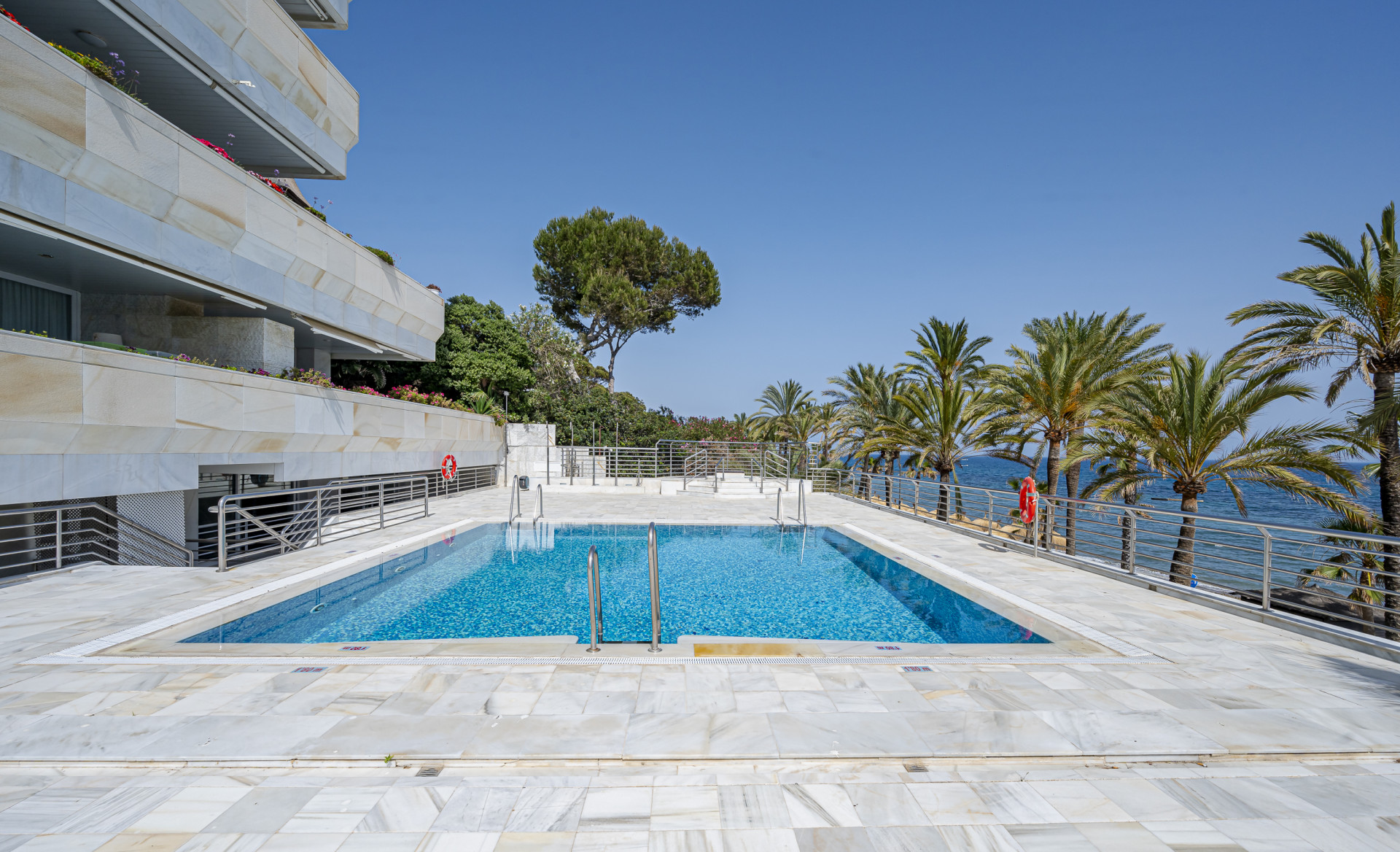Two-bedroom apartment for rent with sea views in Marina Mariola