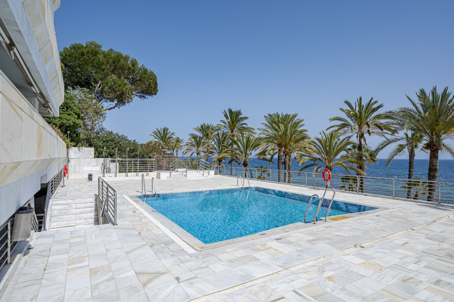 Two-bedroom apartment for rent with sea views in Marina Mariola