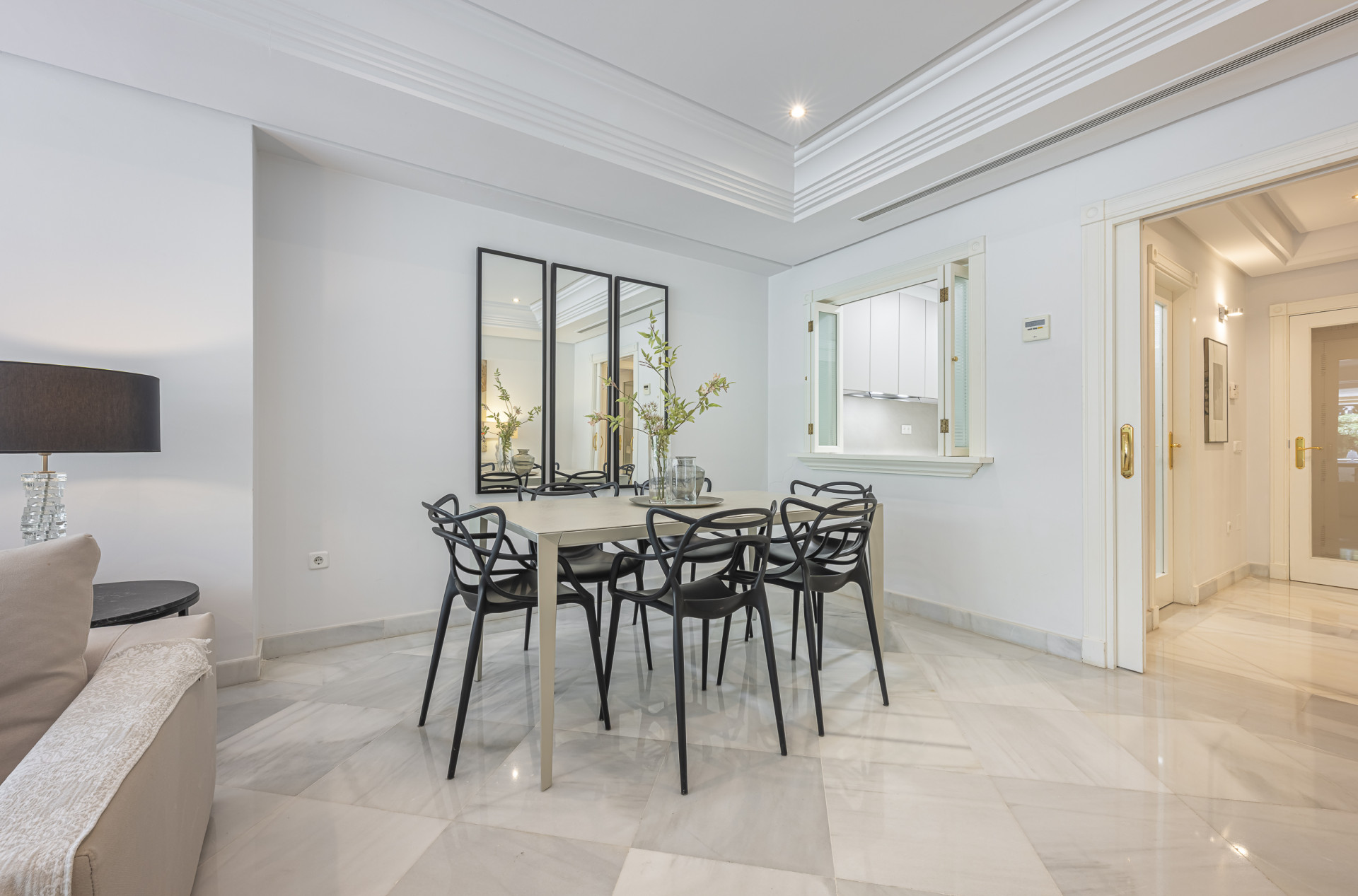 Two-bedroom apartment for rent with sea views in Marina Mariola