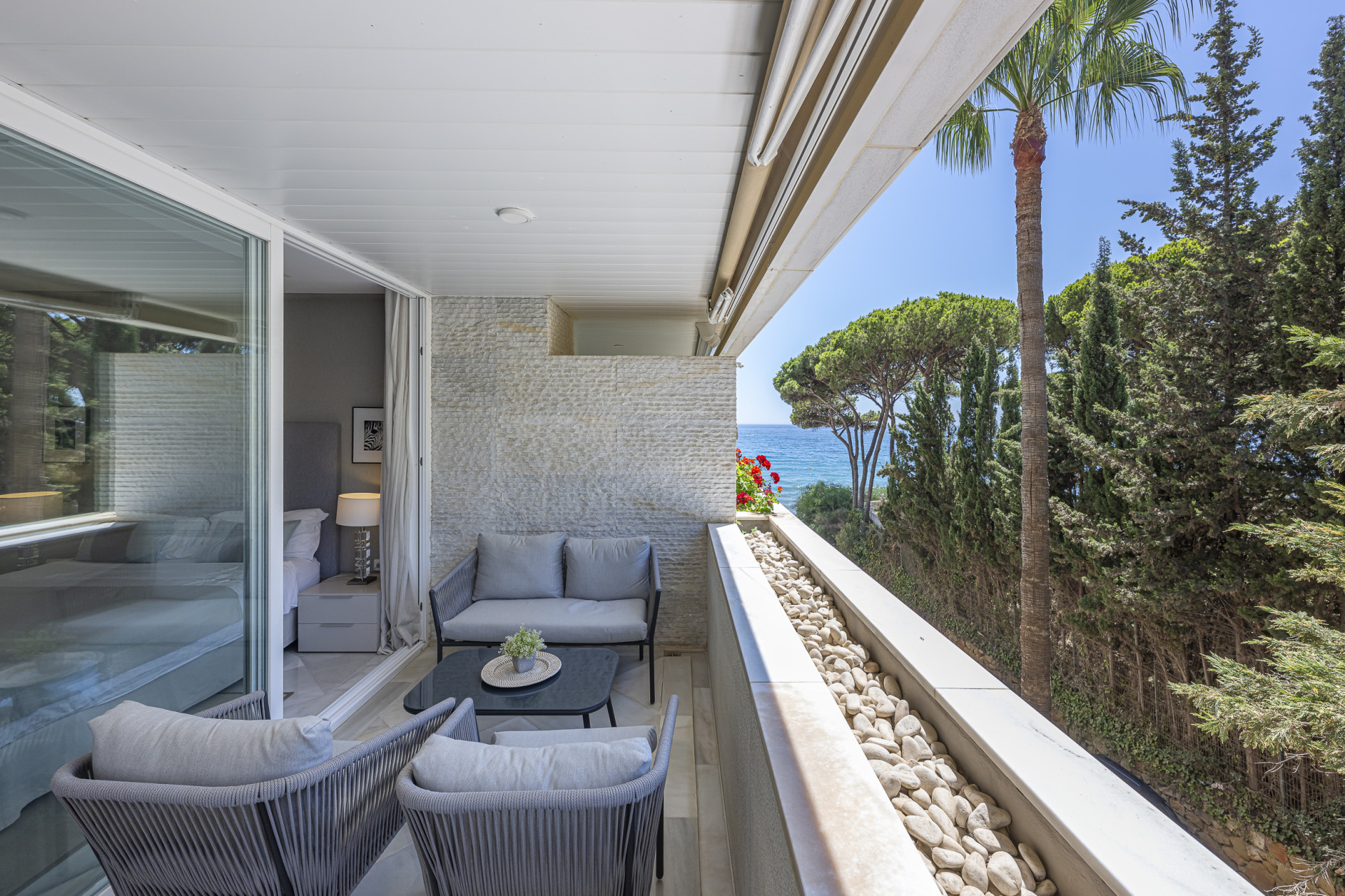 Two-bedroom apartment for rent with sea views in Marina Mariola