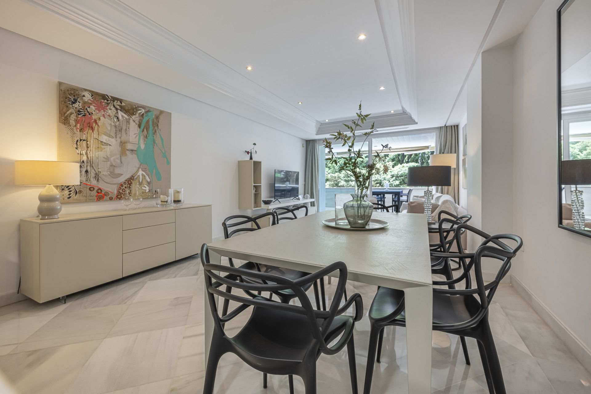 Two-bedroom apartment for rent with sea views in Marina Mariola