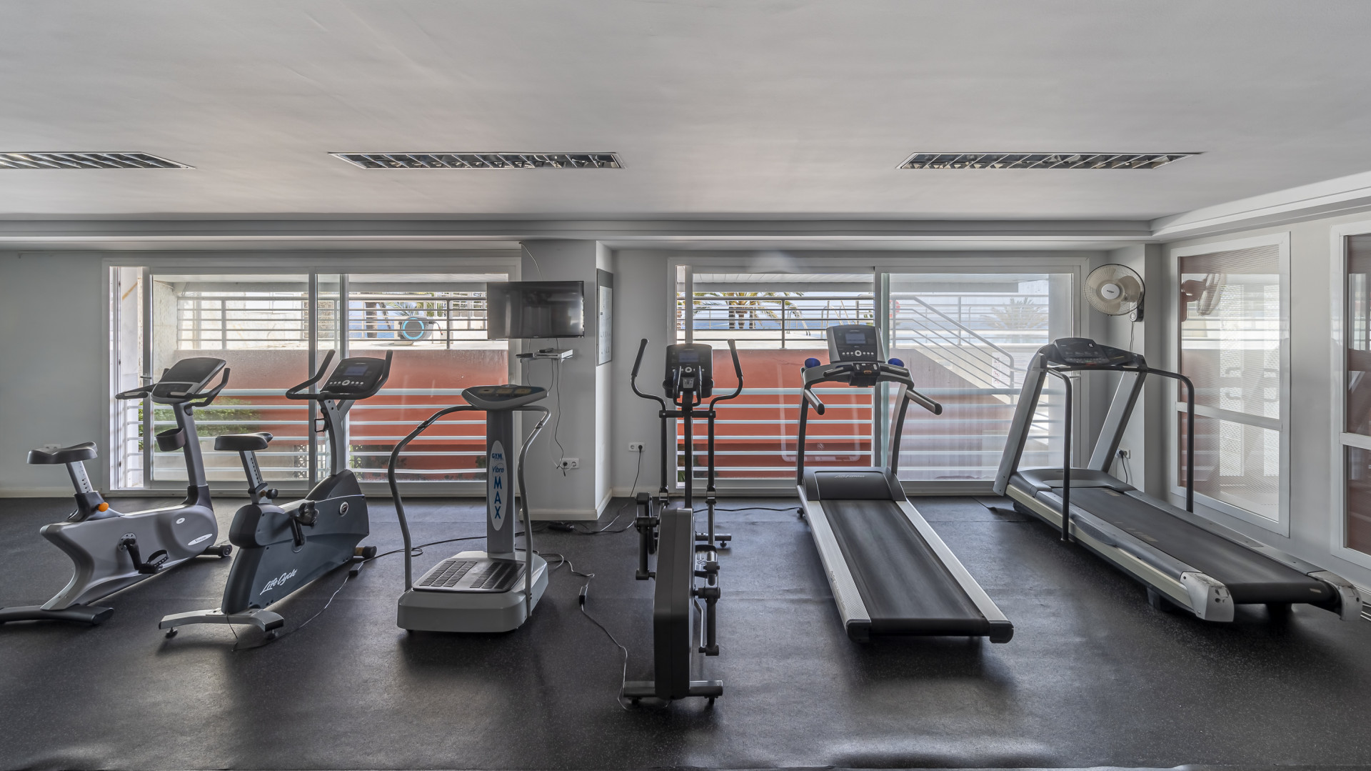 Two-bedroom apartment for rent with sea views in Marina Mariola