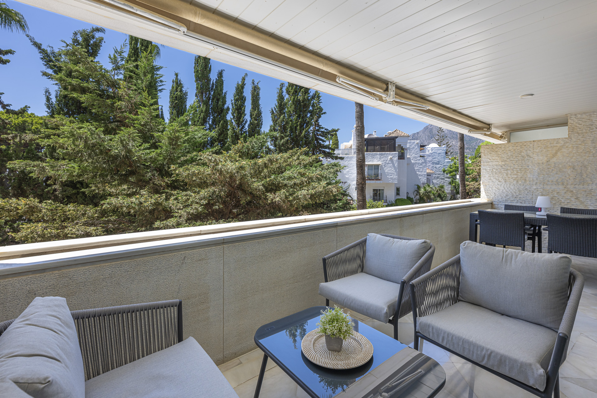 Two-bedroom apartment for rent with sea views in Marina Mariola
