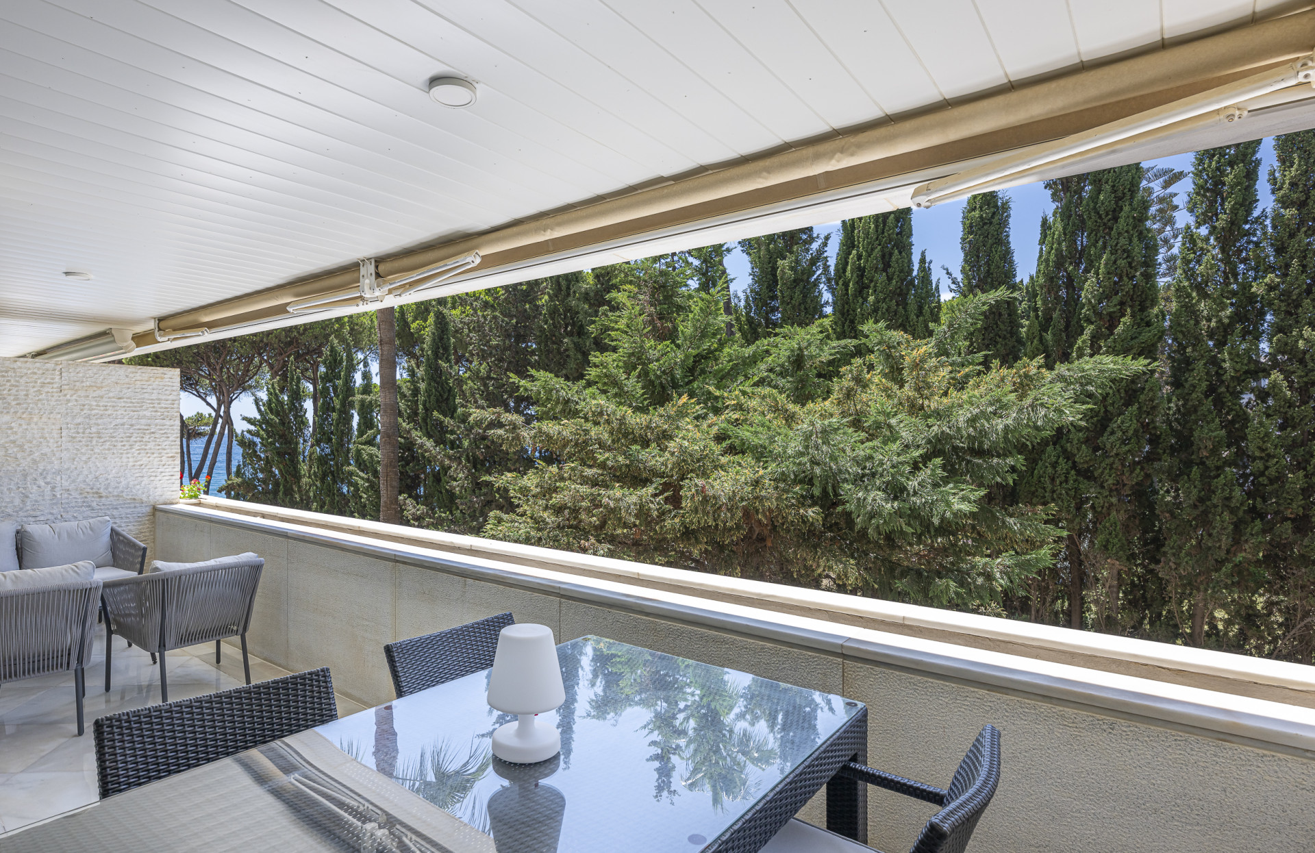 Two-bedroom apartment for rent with sea views in Marina Mariola