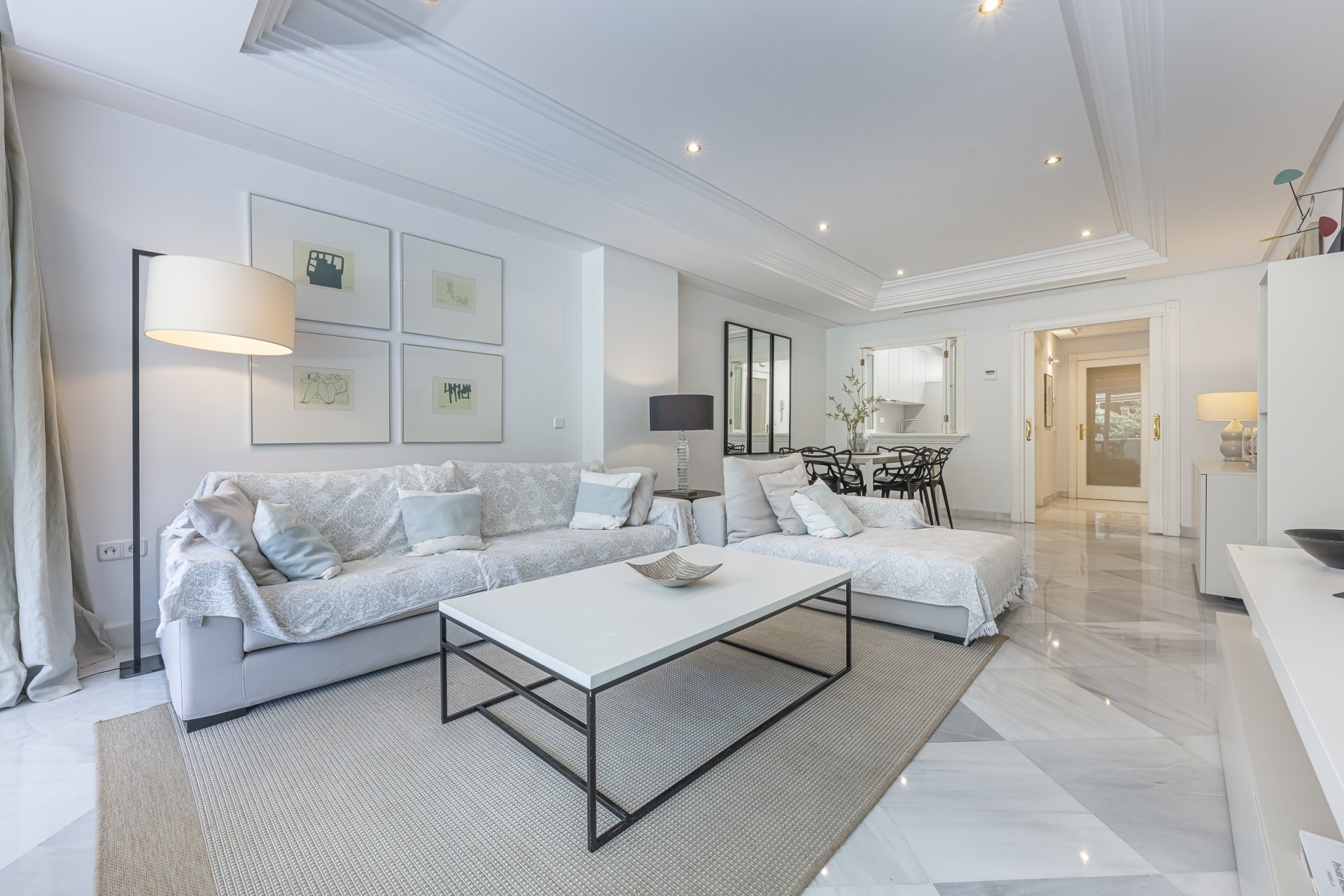 Two-bedroom apartment for rent with sea views in Marina Mariola