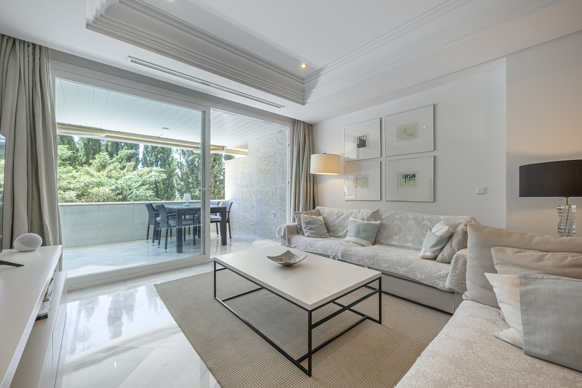 Two-bedroom apartment for rent with sea views in Marina Mariola