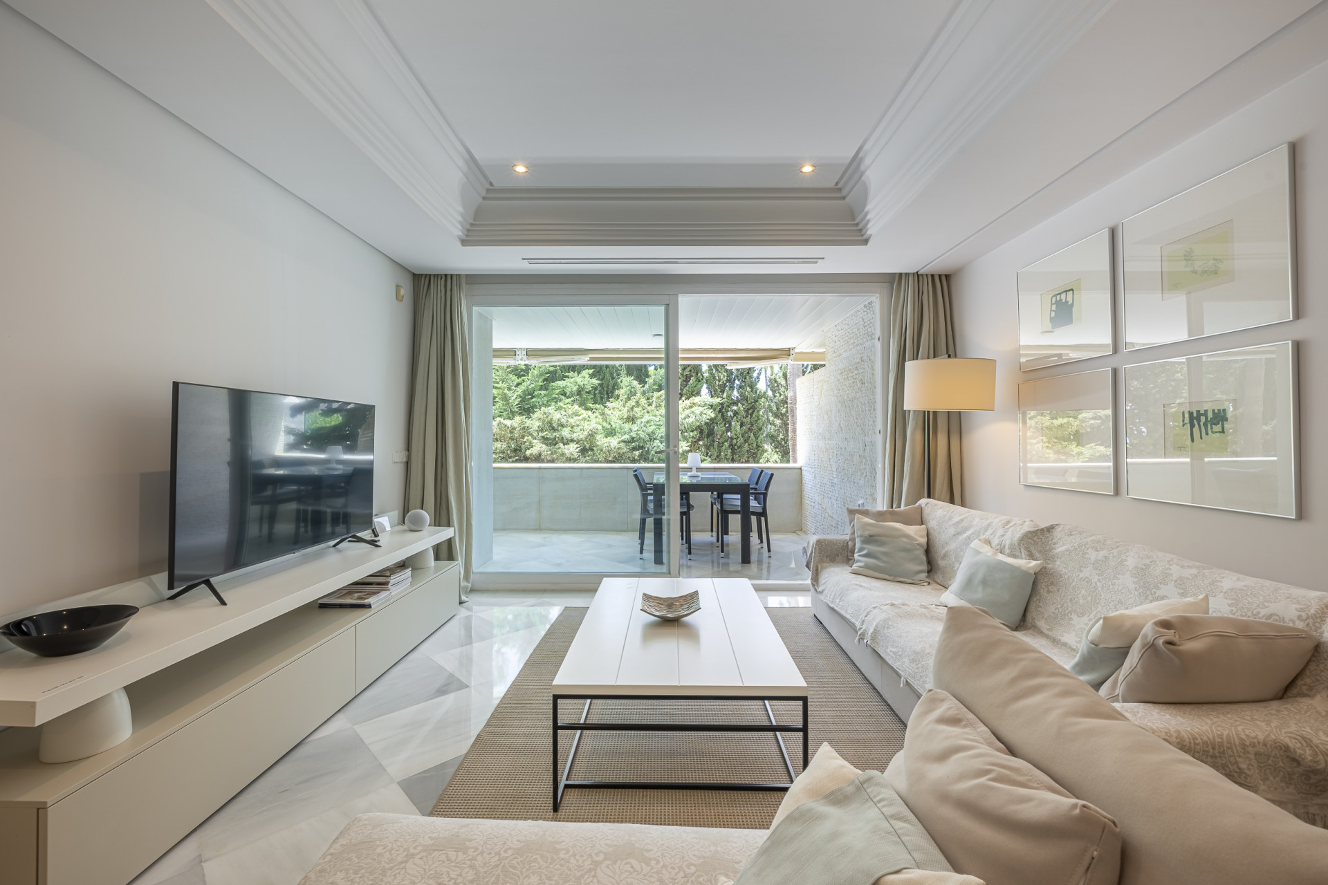 Two-bedroom apartment for rent with sea views in Marina Mariola