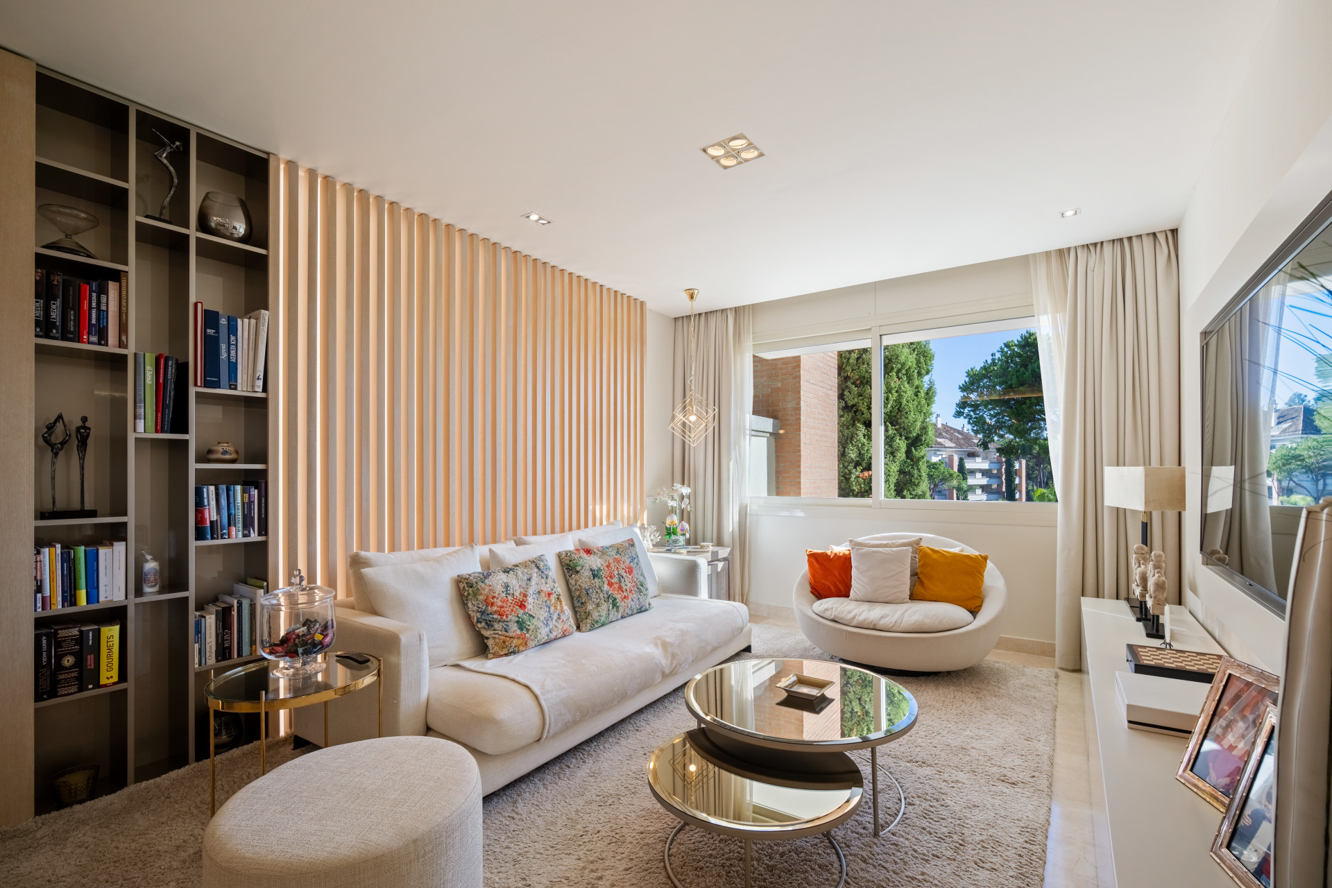 Elegant Coastal Living on Marbella’s Golden Mile