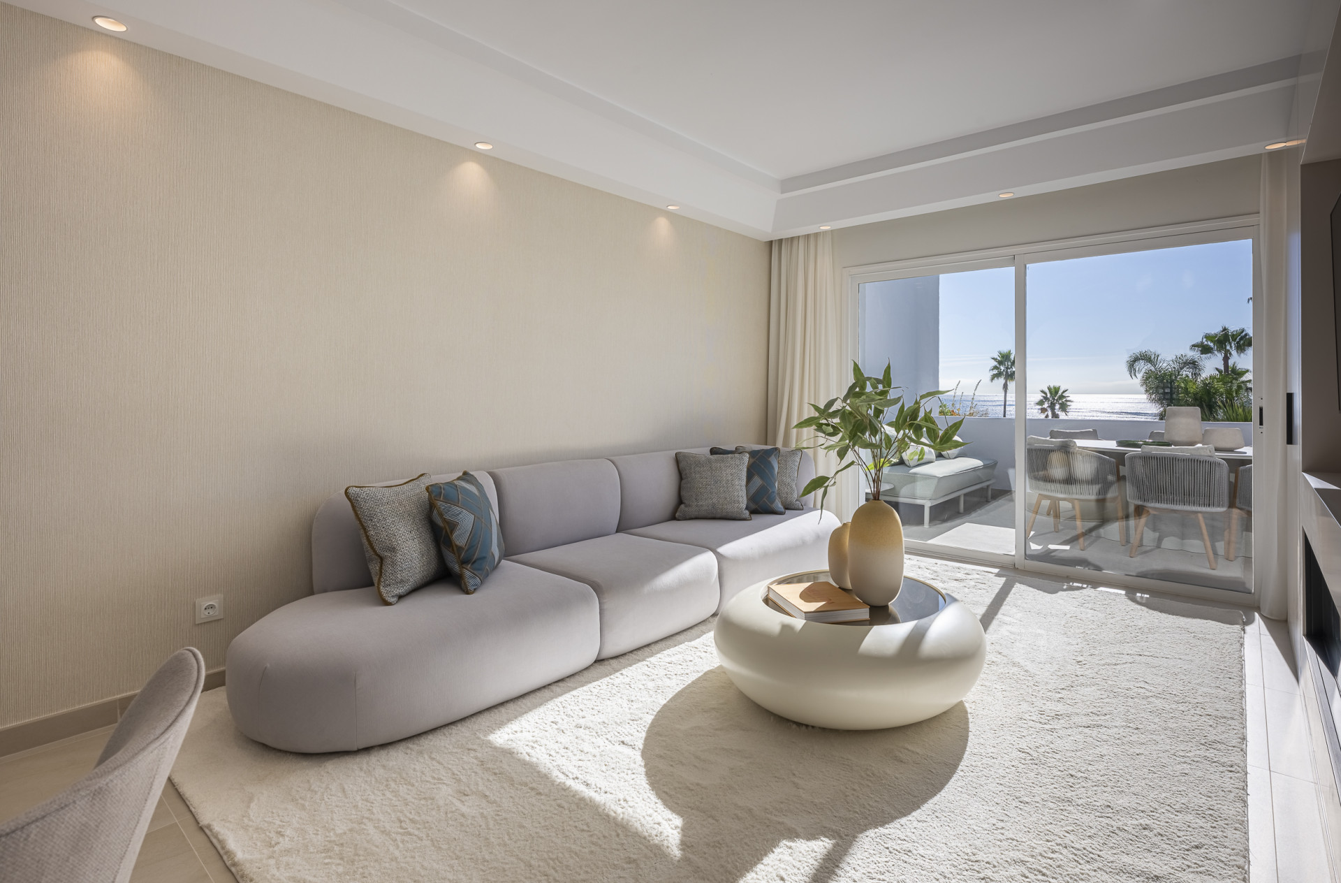 Refined Coastal Living on the Mediterranean