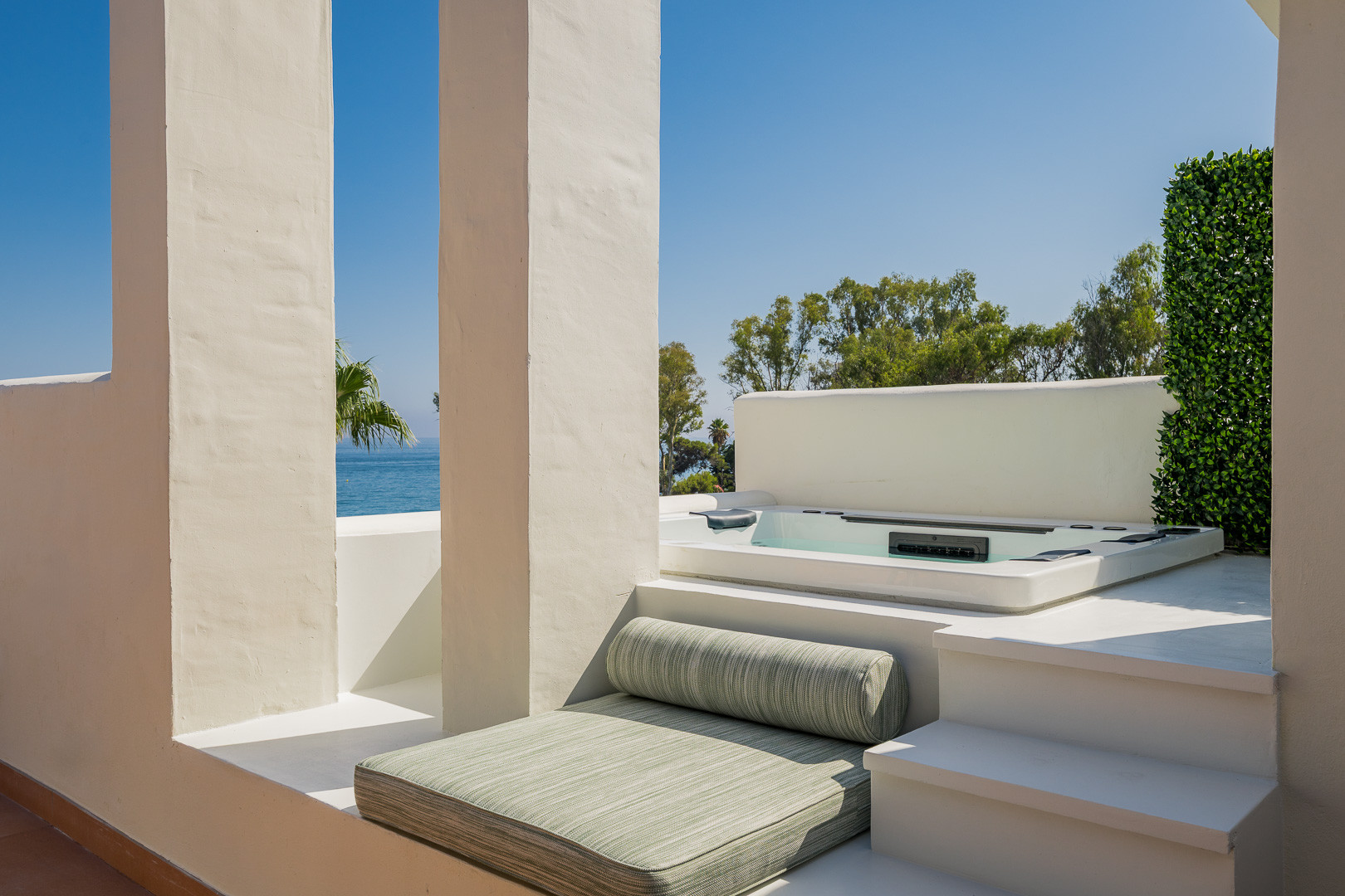 Beachfront Luxury Renovated Penthouse