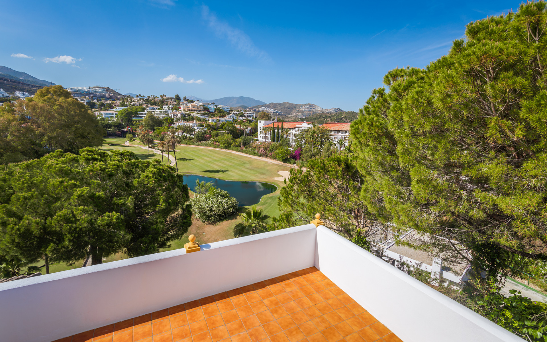 Frontline Golf Luxury Townhouse