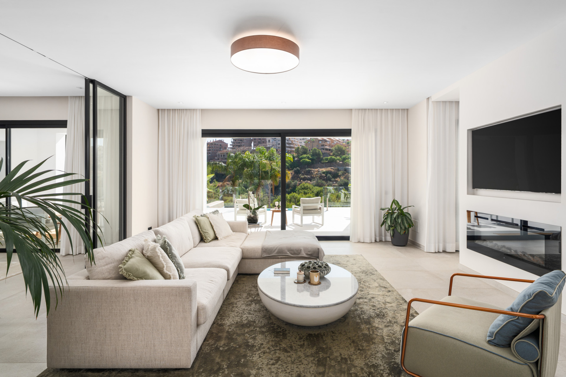 Frontline Golf Contemporary Villa