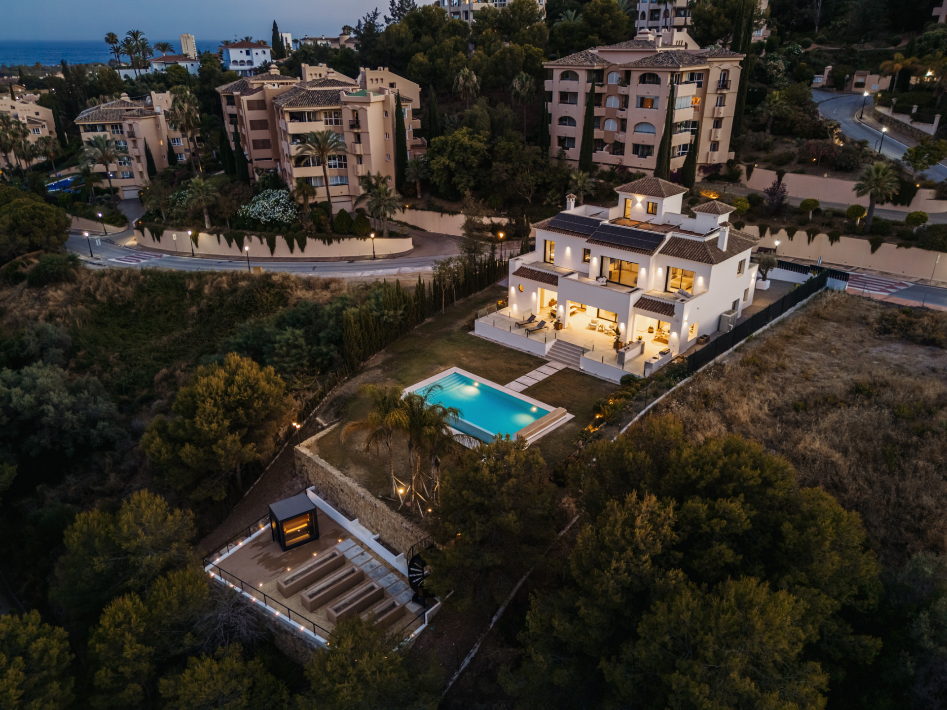 Frontline Golf Contemporary Villa