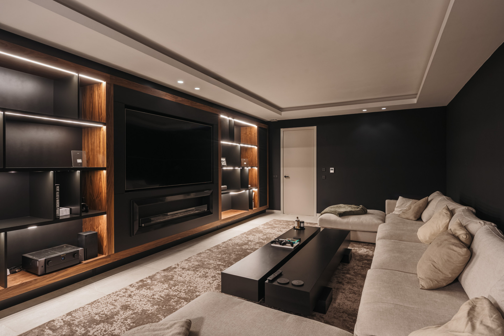 Frontline Golf Contemporary Villa