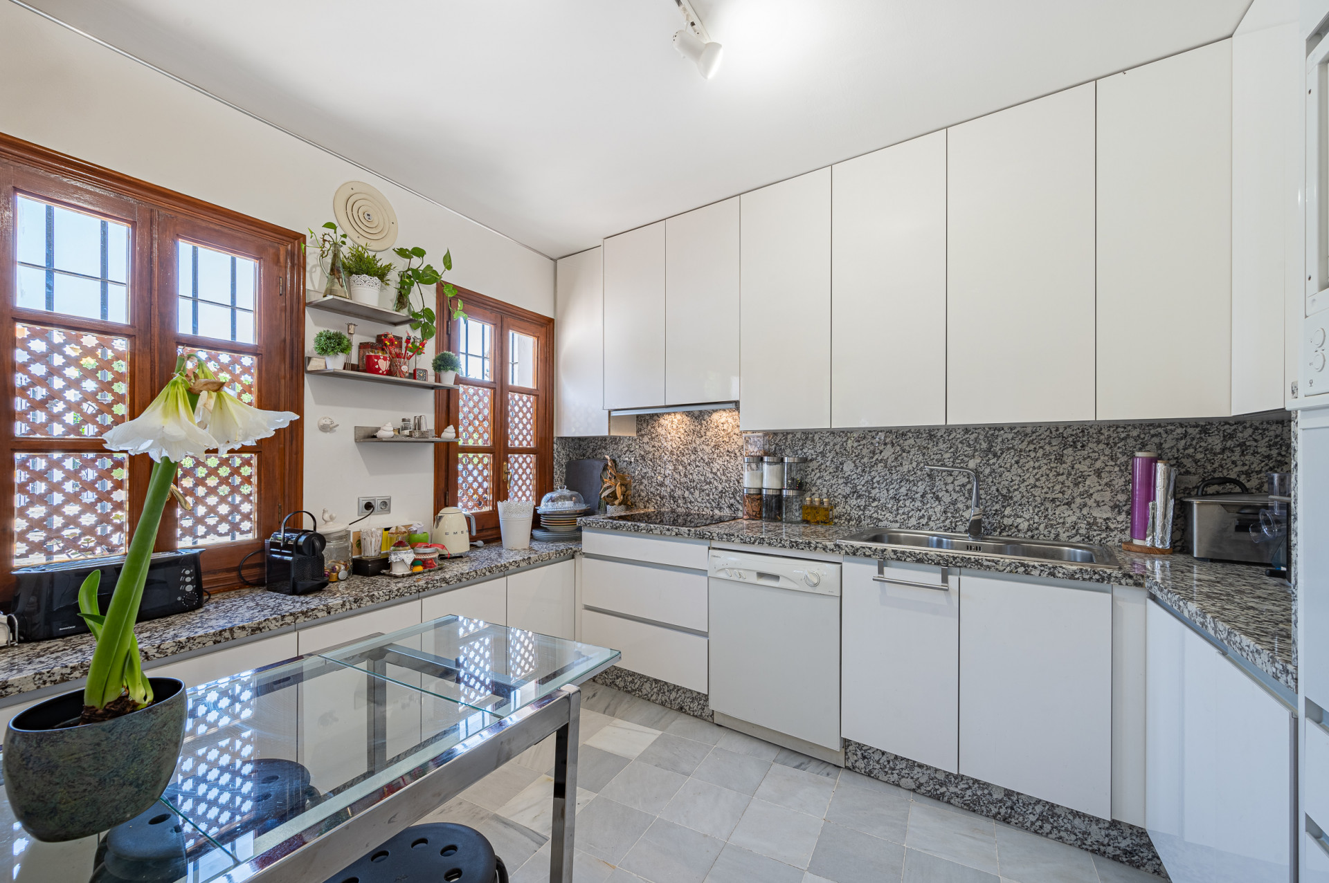 Three-bedroom townhouse with views in the best residential area of Nagueles