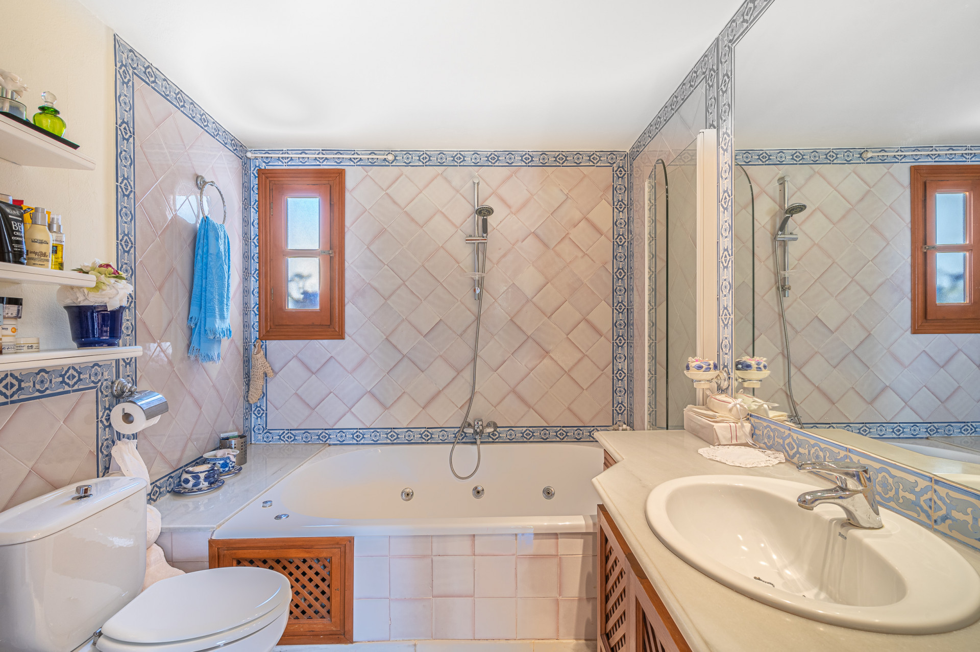 Three-bedroom townhouse with views in the best residential area of Nagueles