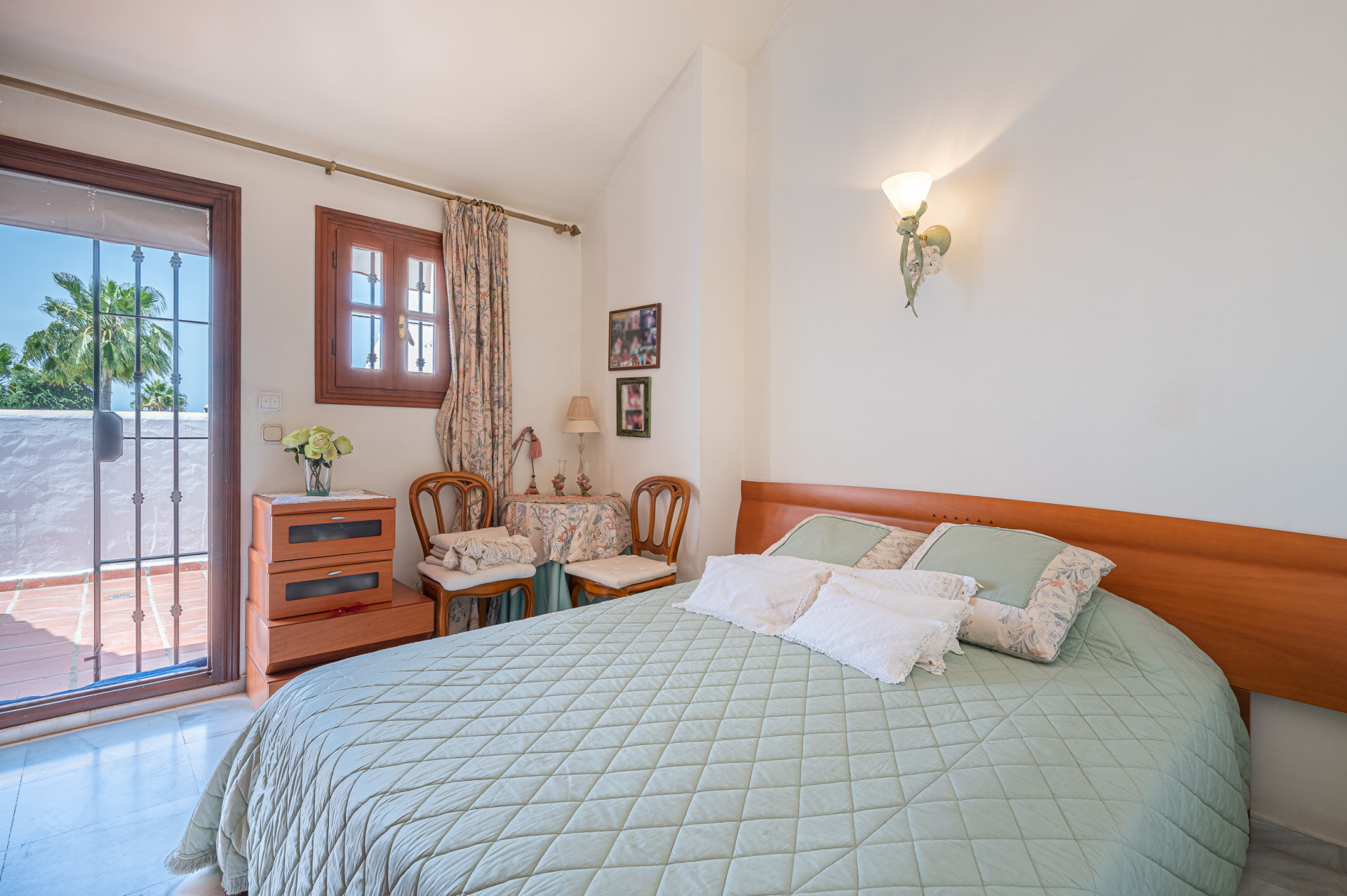 Three-bedroom townhouse with views in the best residential area of Nagueles