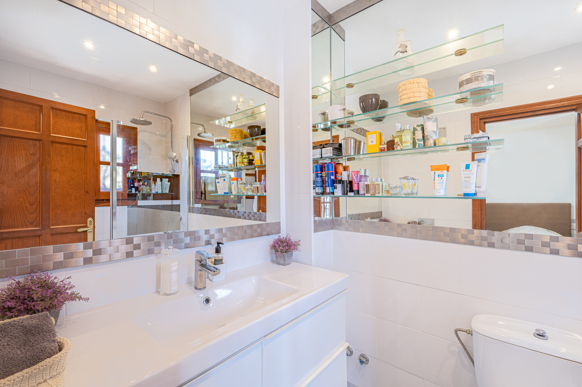 Three-bedroom townhouse with views in the best residential area of Nagueles