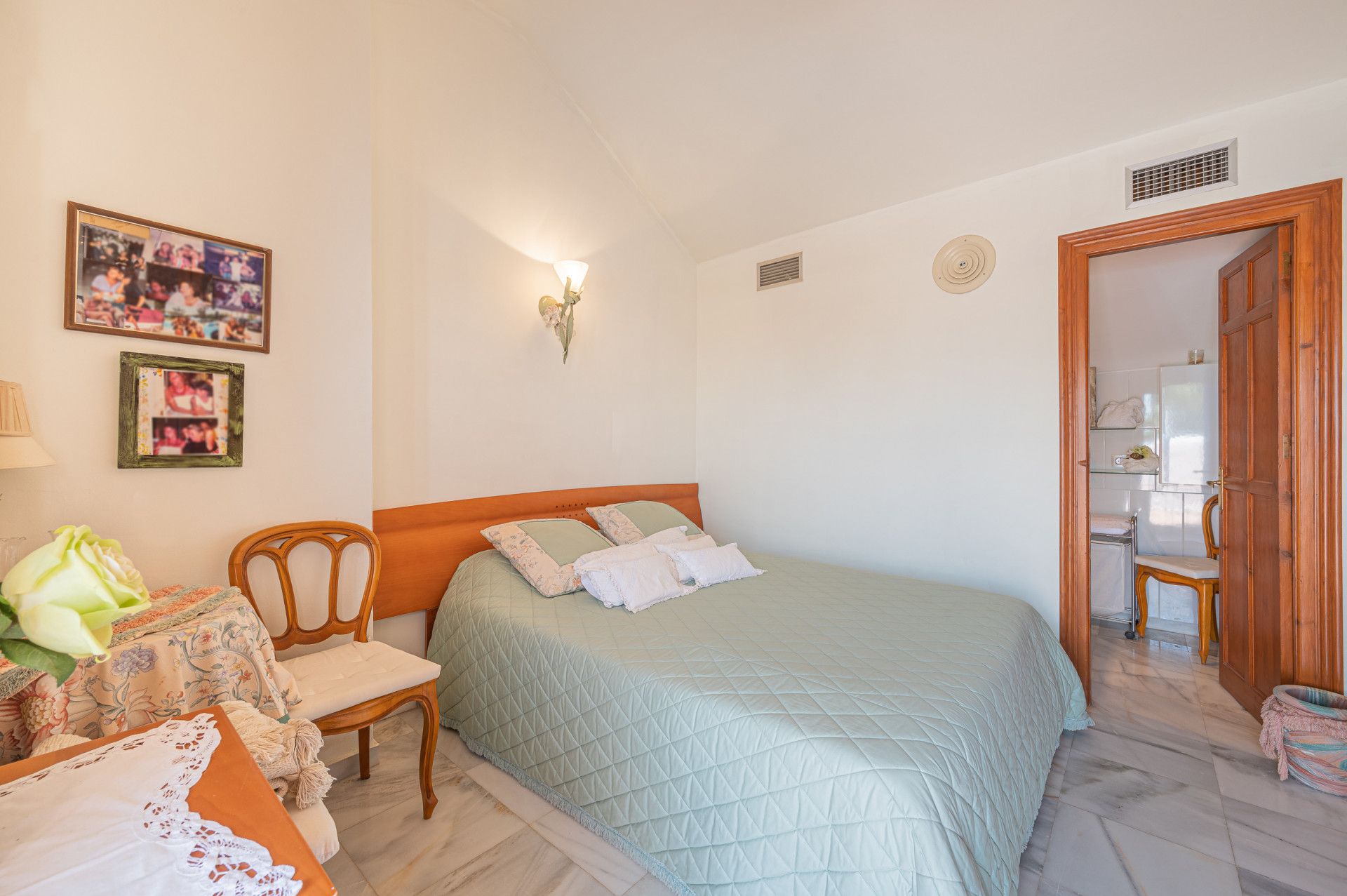 Three-bedroom townhouse with views in the best residential area of Nagueles