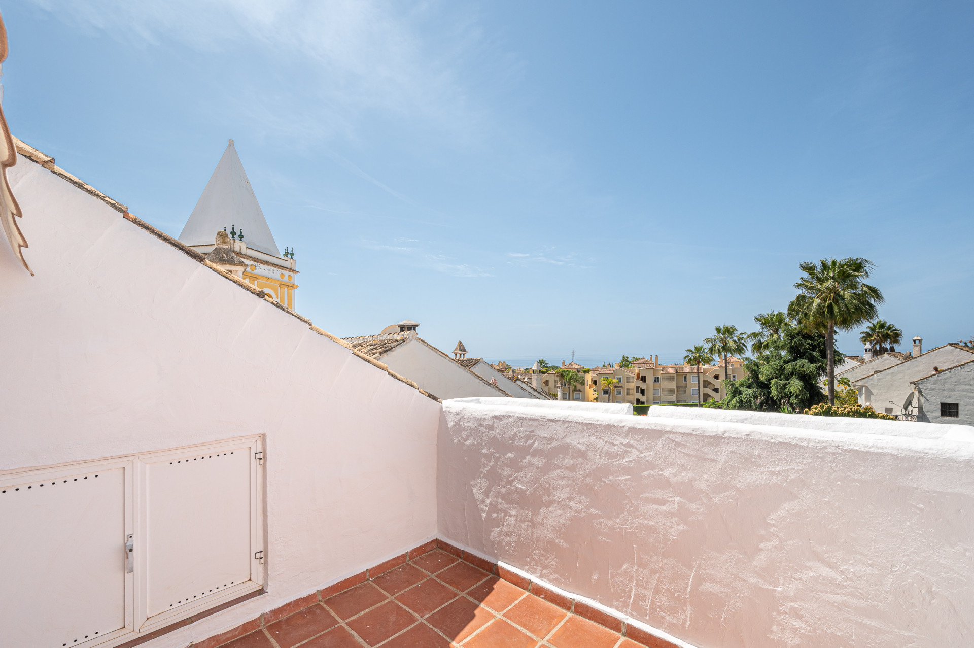 Three-bedroom townhouse with views in the best residential area of Nagueles