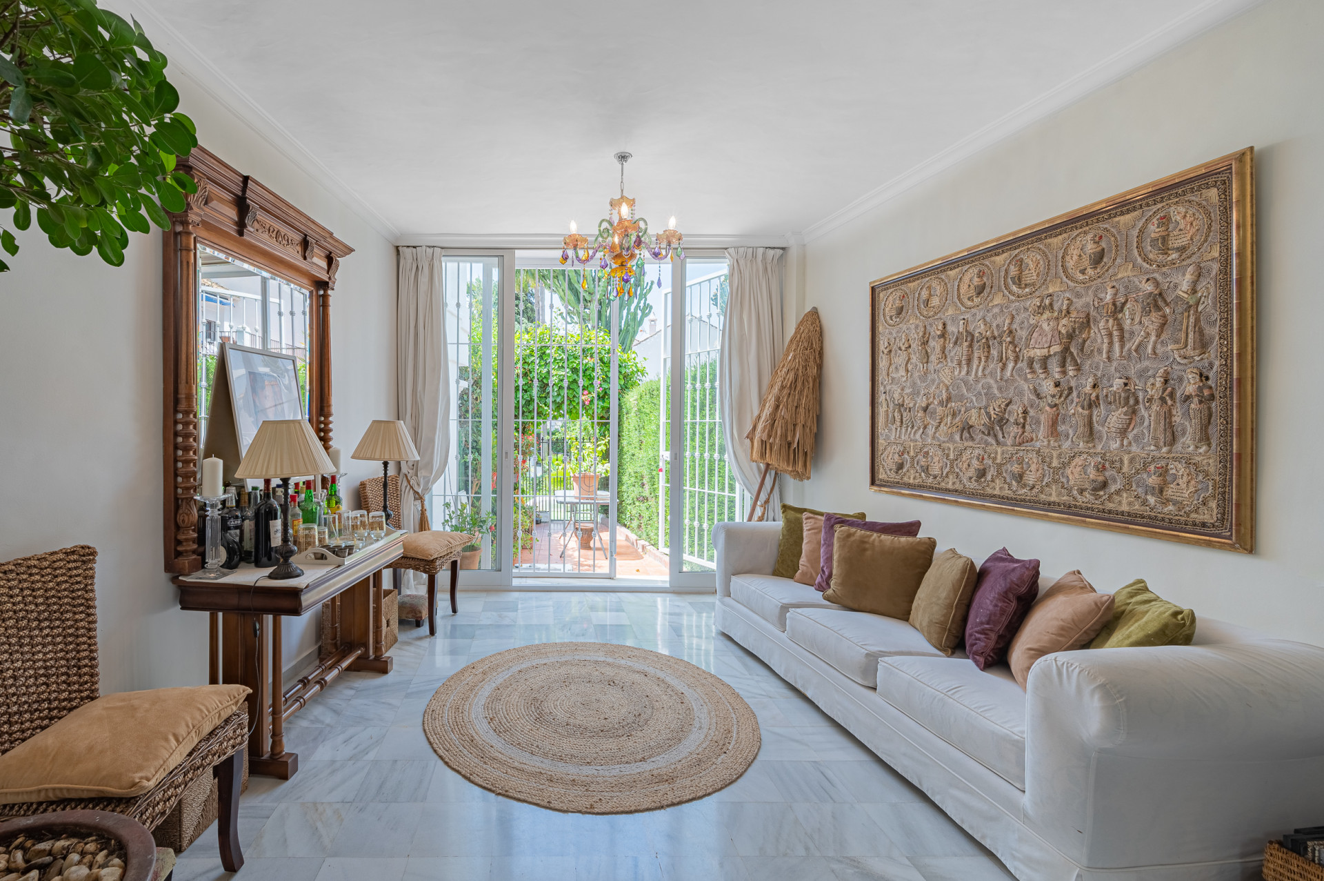 Three-bedroom townhouse with views in the best residential area of Nagueles