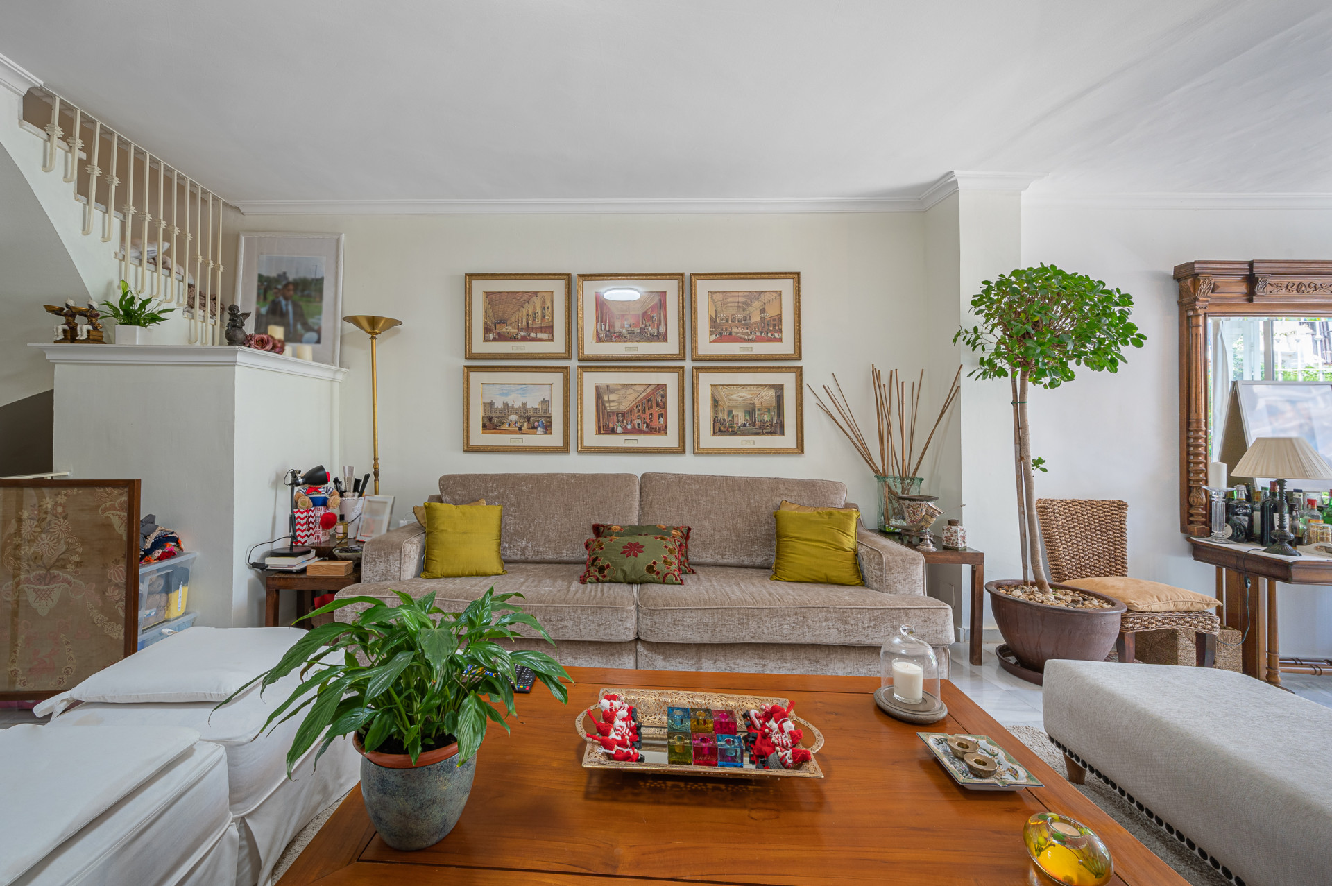 Three-bedroom townhouse with views in the best residential area of Nagueles