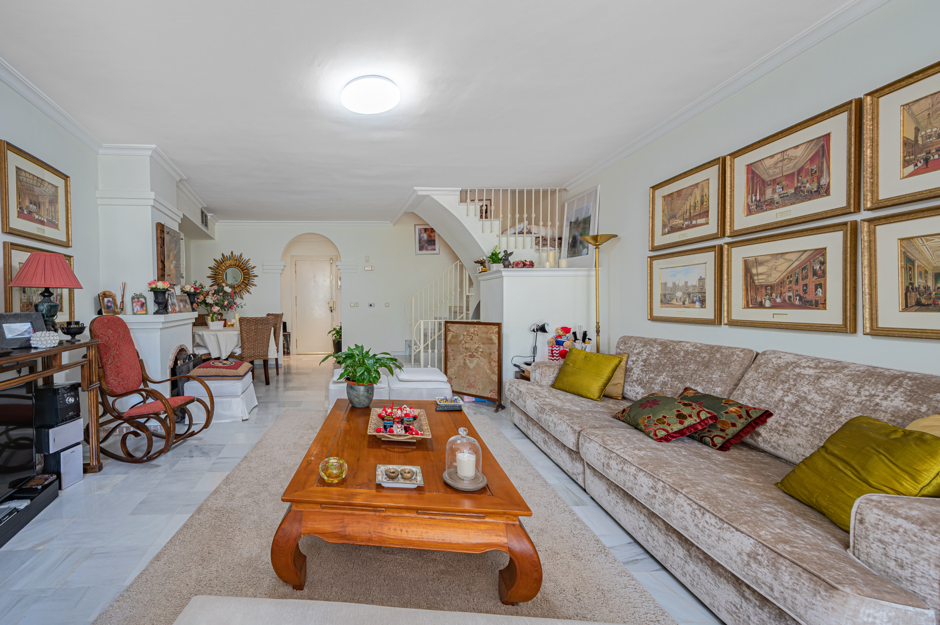 Three-bedroom townhouse with views in the best residential area of Nagueles