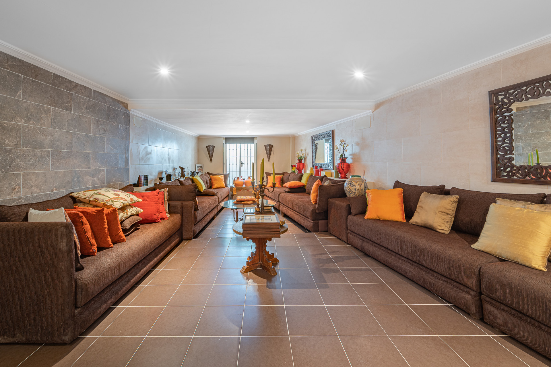 Three-bedroom townhouse with views in the best residential area of Nagueles