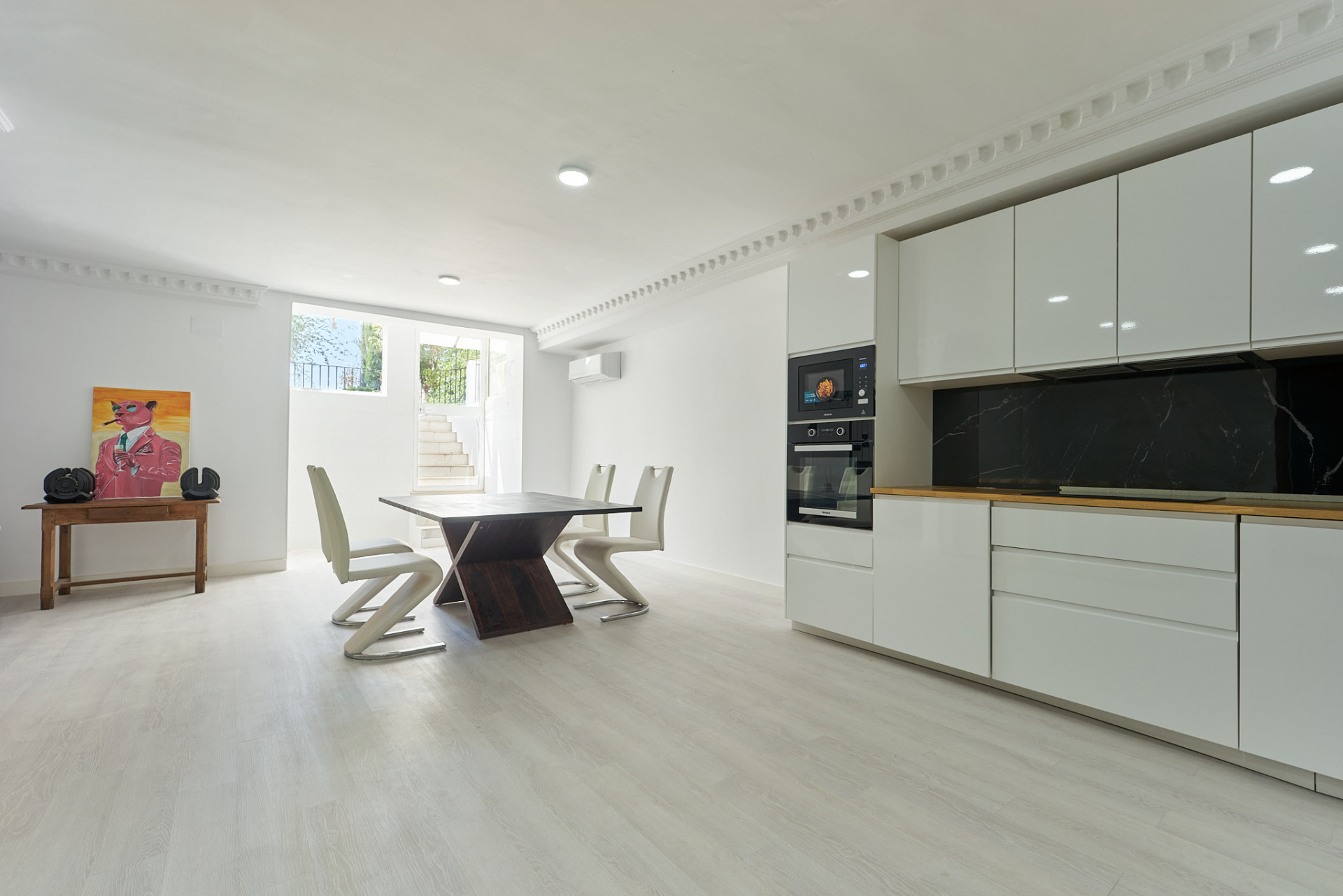Five-bedroom semi-detached house a short walk from the beaches of the Golden Mile