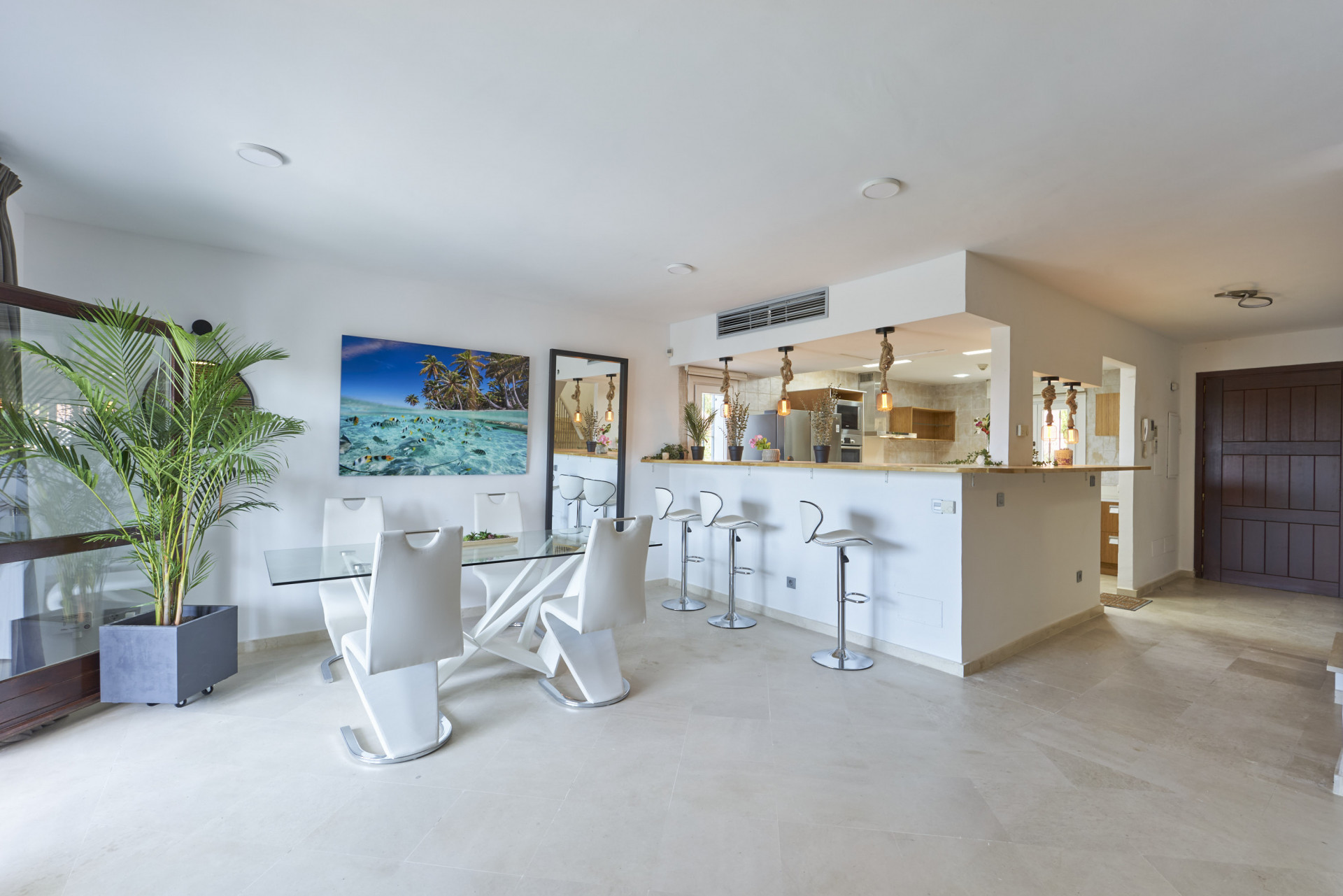 Five-bedroom semi-detached house a short walk from the beaches of the Golden Mile