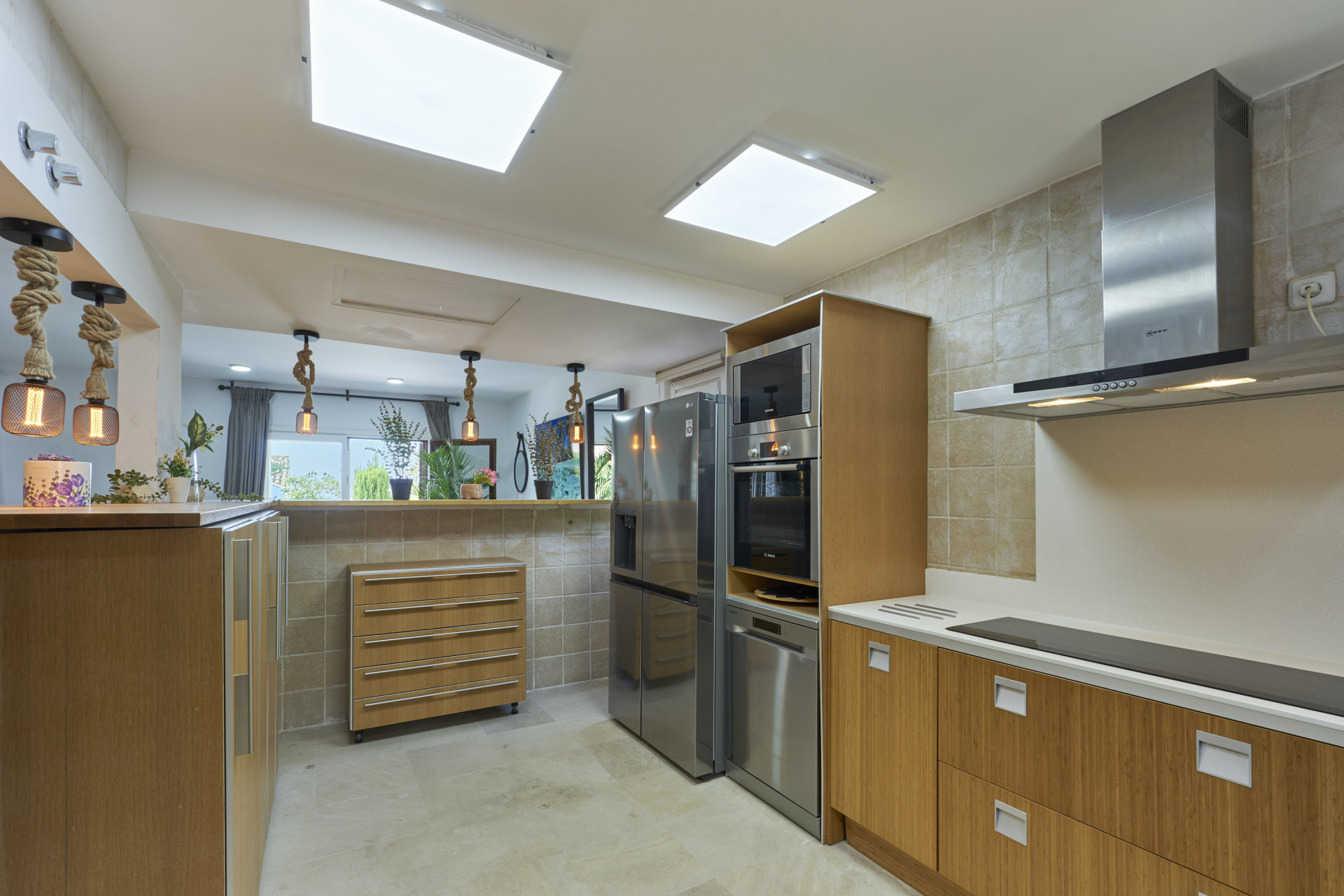 Five-bedroom semi-detached house a short walk from the beaches of the Golden Mile