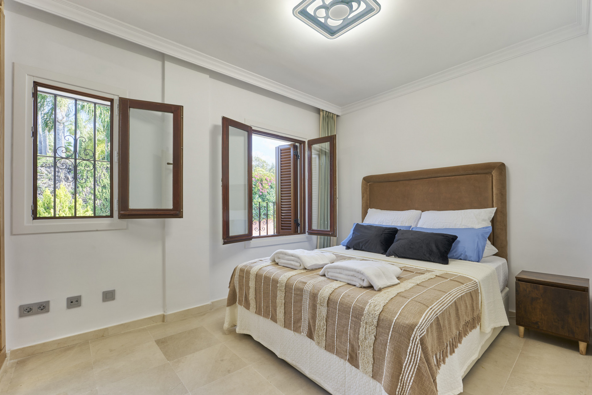 Five-bedroom semi-detached house a short walk from the beaches of the Golden Mile