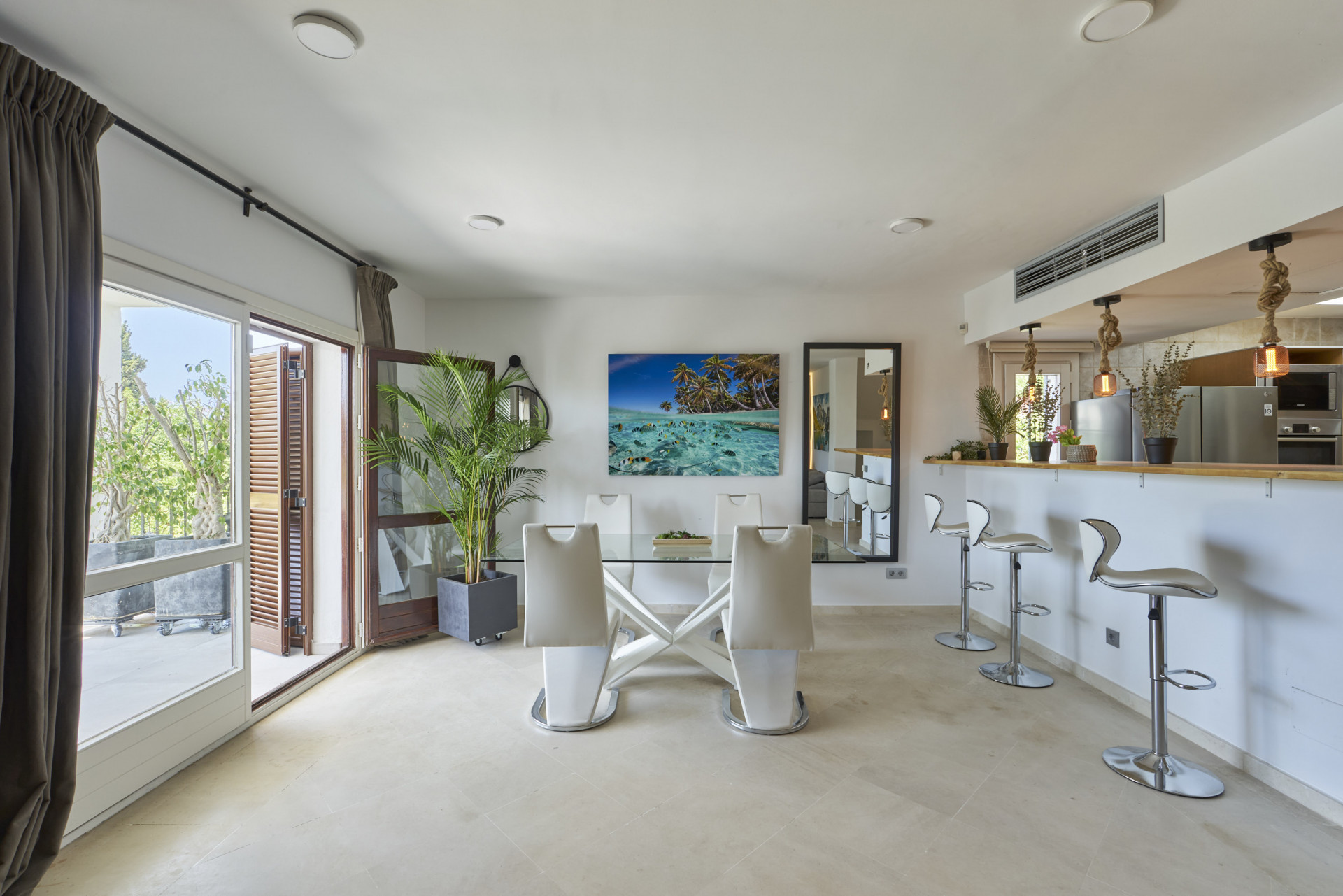 Five-bedroom semi-detached house a short walk from the beaches of the Golden Mile