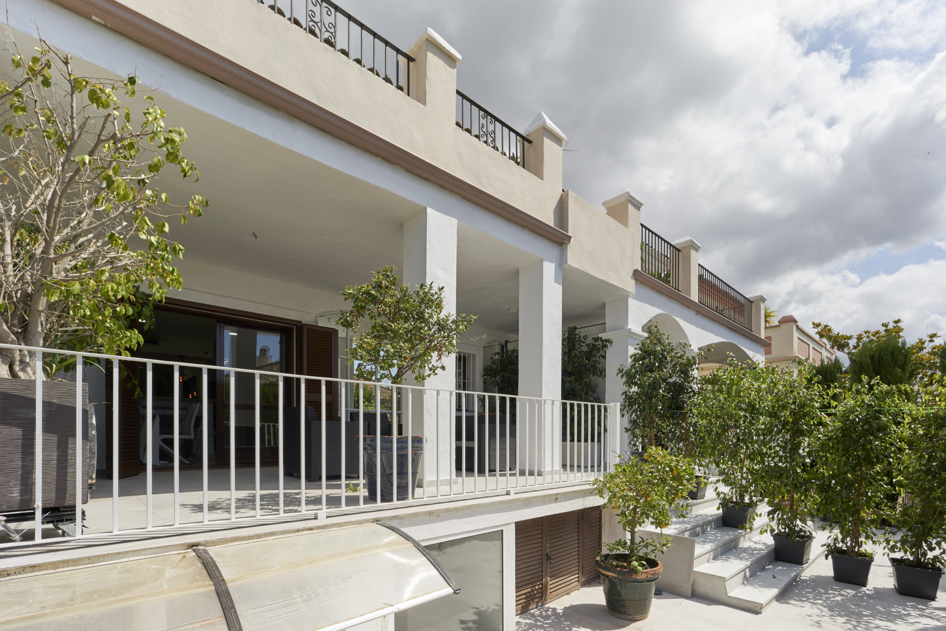 Five-bedroom semi-detached house a short walk from the beaches of the Golden Mile
