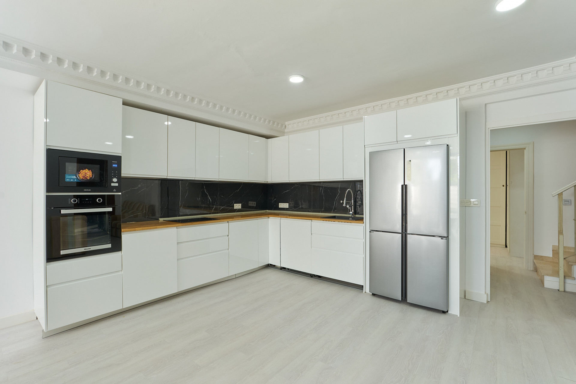 Five-bedroom semi-detached house a short walk from the beaches of the Golden Mile