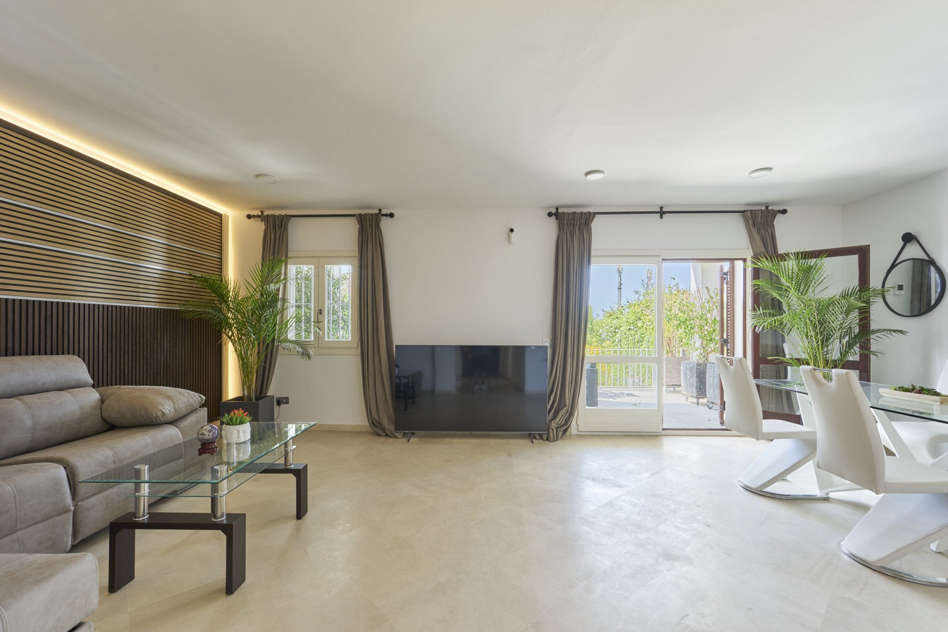Five-bedroom semi-detached house a short walk from the beaches of the Golden Mile