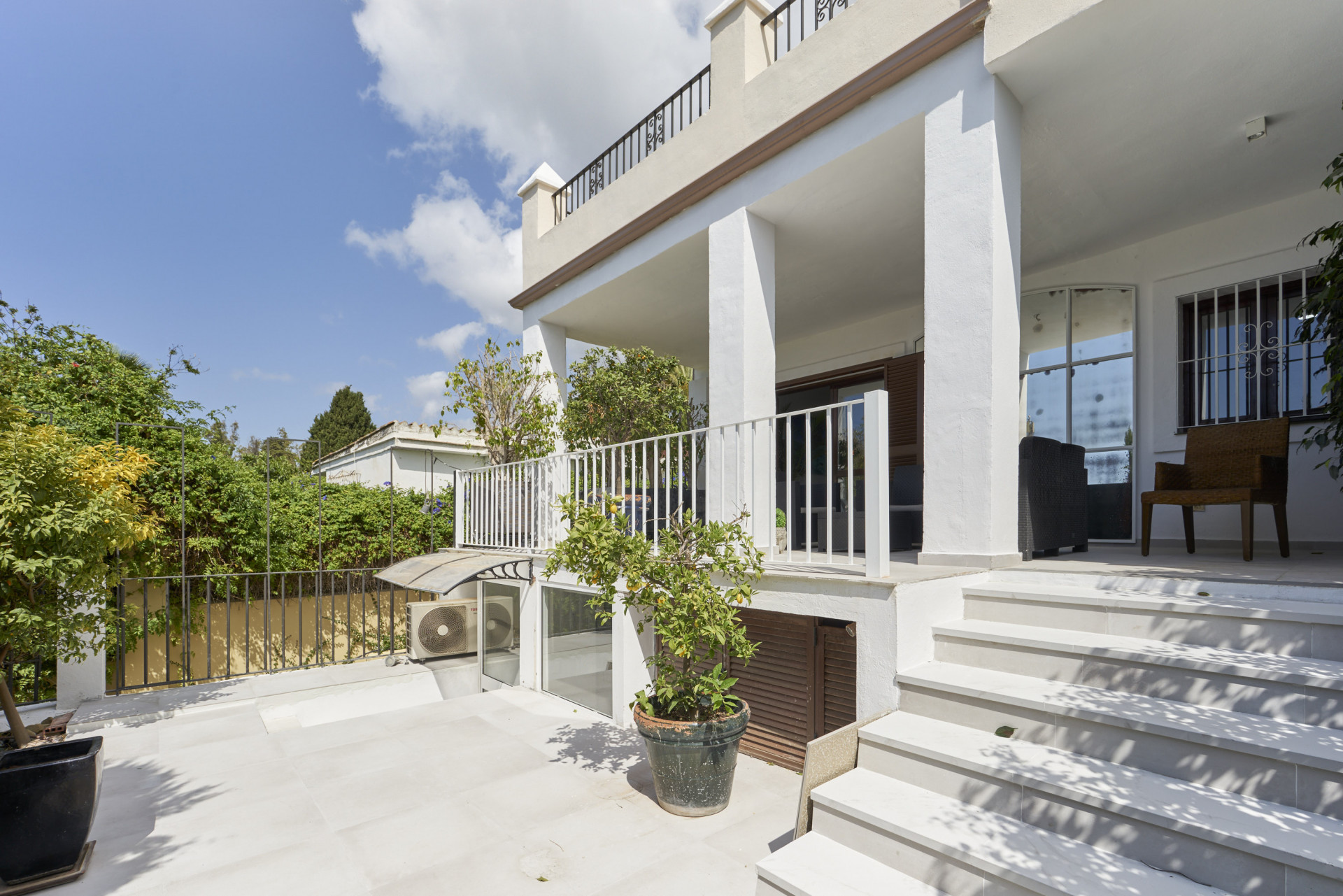 Five-bedroom semi-detached house a short walk from the beaches of the Golden Mile