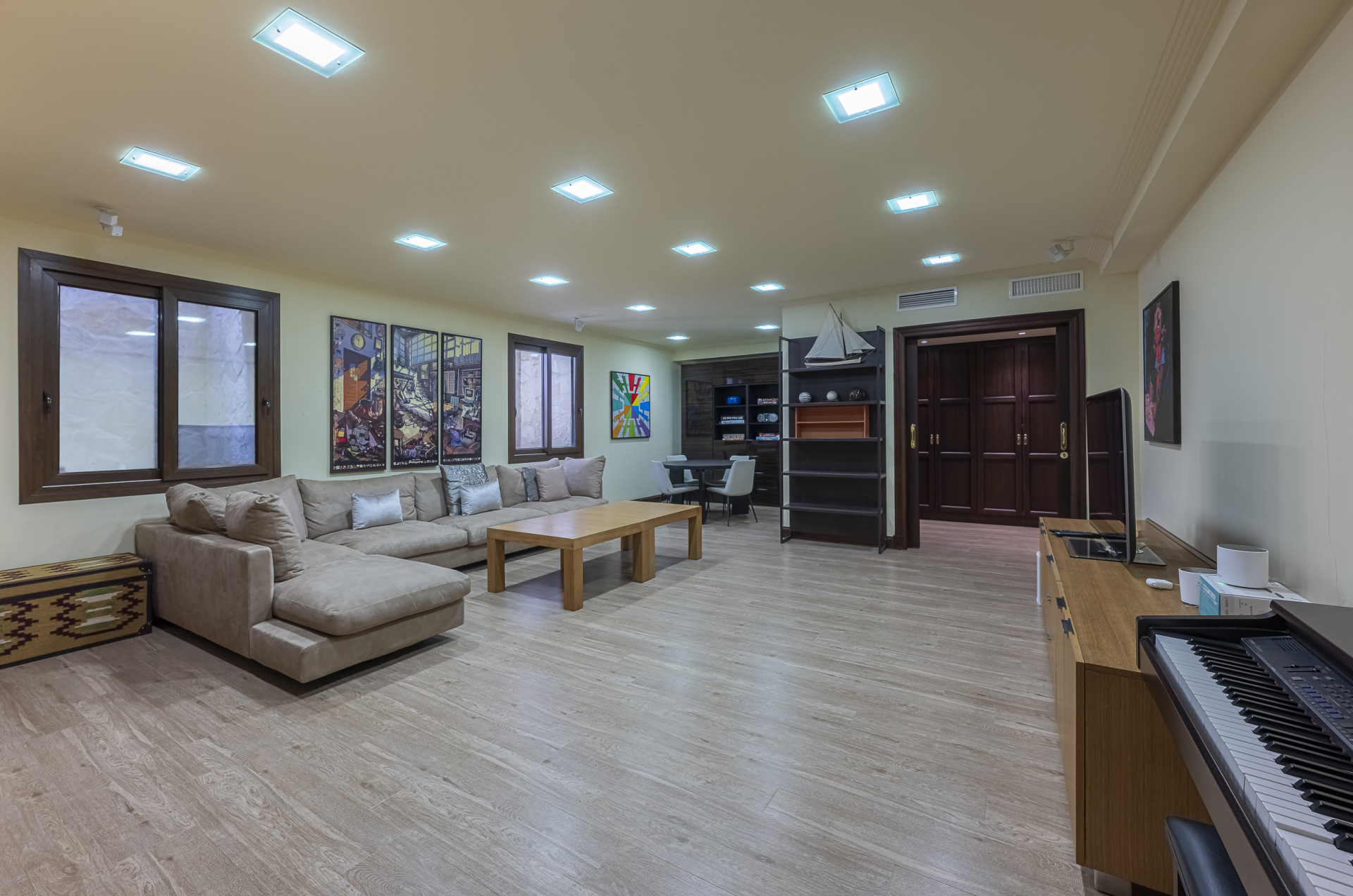 Villa de lujo estilo mediterránea con cinco dormitorios y vistas al mar en Camojan