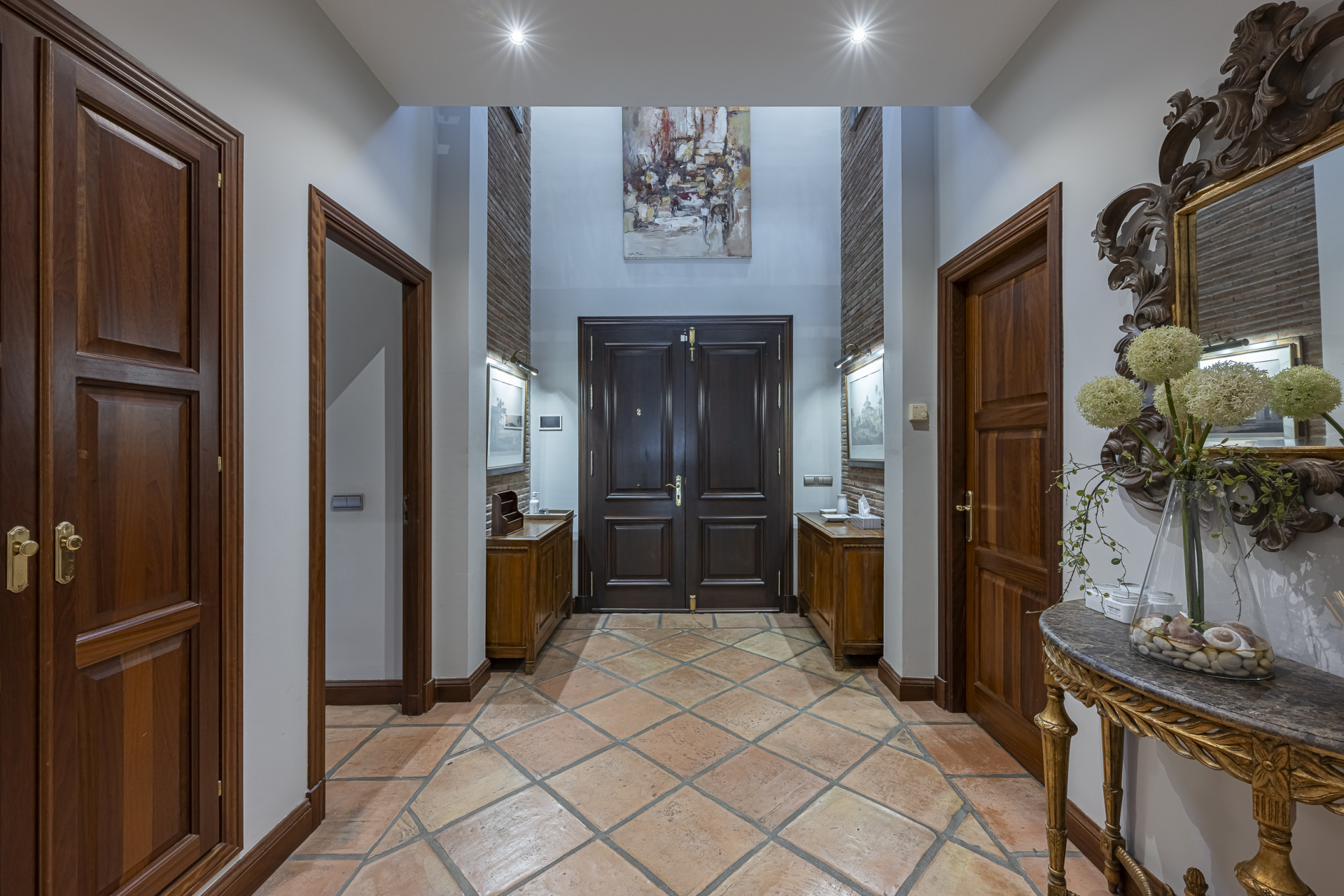 Villa de lujo estilo mediterránea con cinco dormitorios y vistas al mar en Camojan