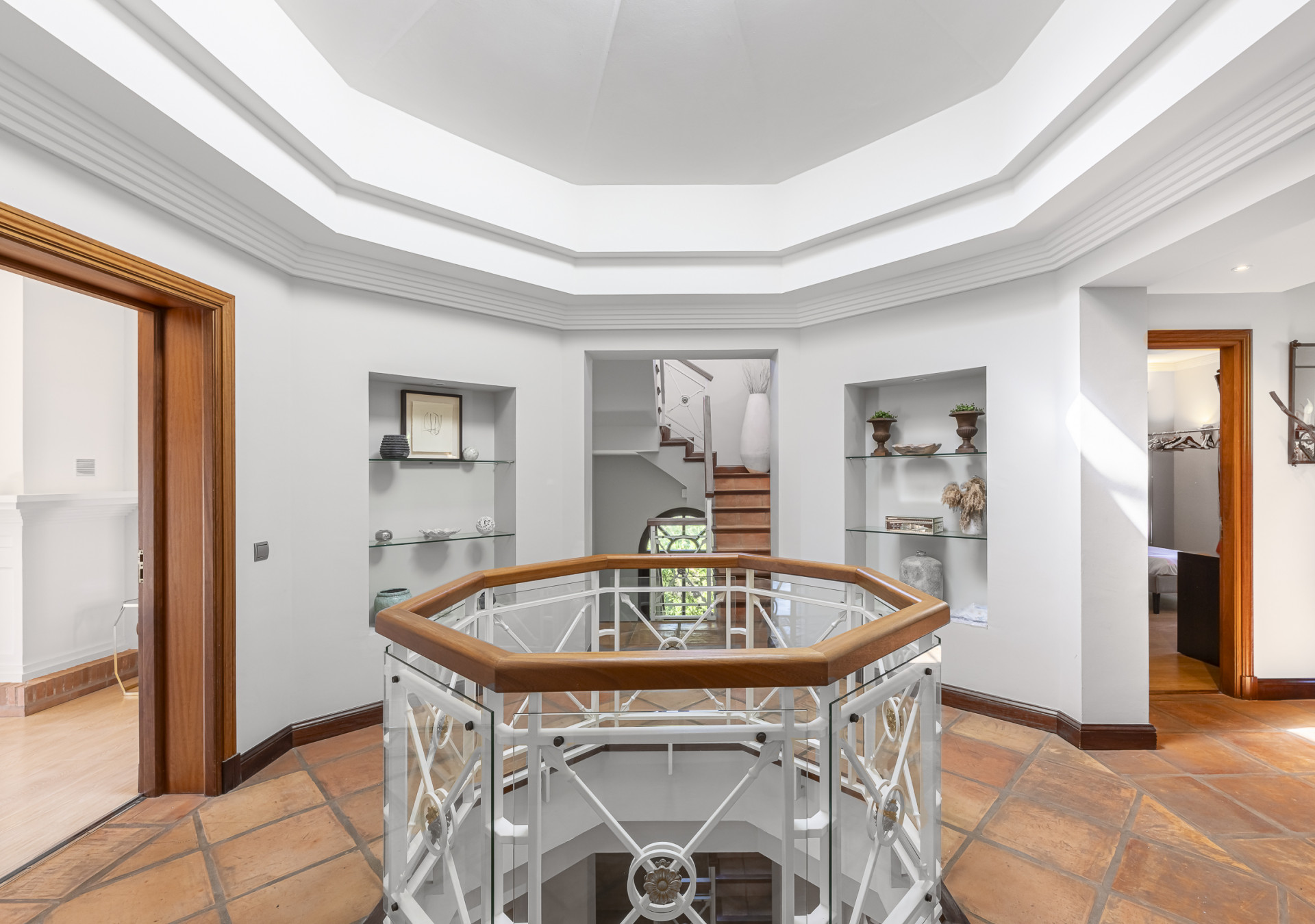 Villa de lujo estilo mediterránea con cinco dormitorios y vistas al mar en Camojan
