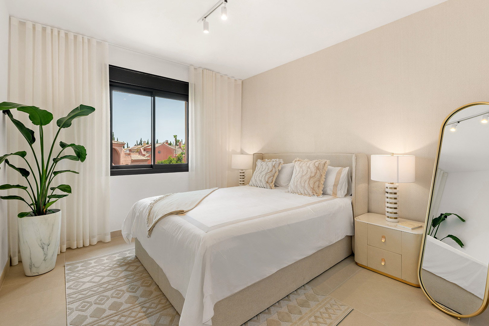 Stylish Townhouse on The Golden Mile