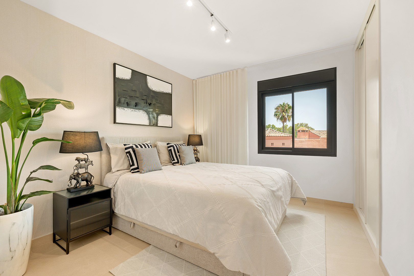Stylish Townhouse on The Golden Mile