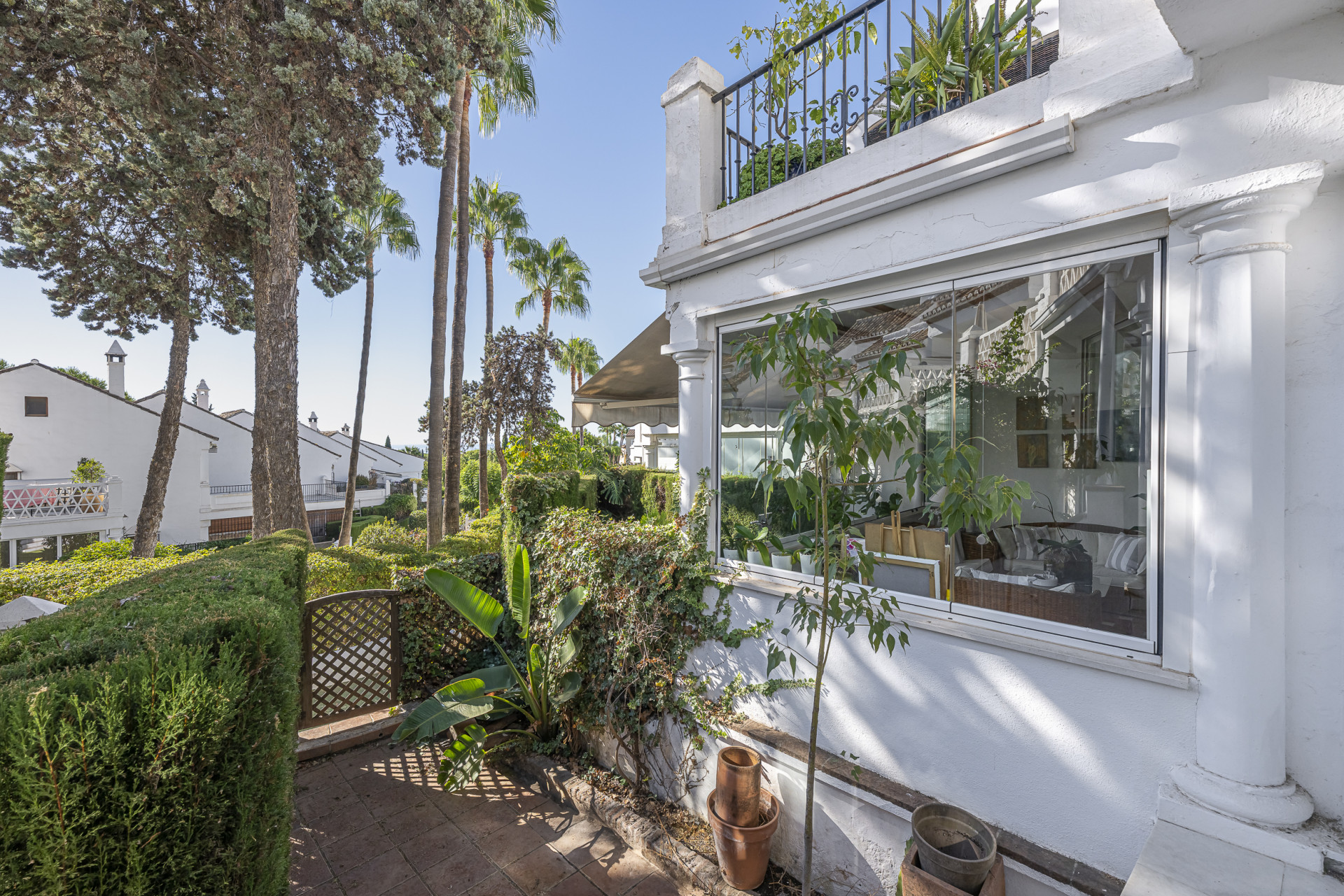 Three-bedroom townhouse in a Mediterranean village-style community in Nagules