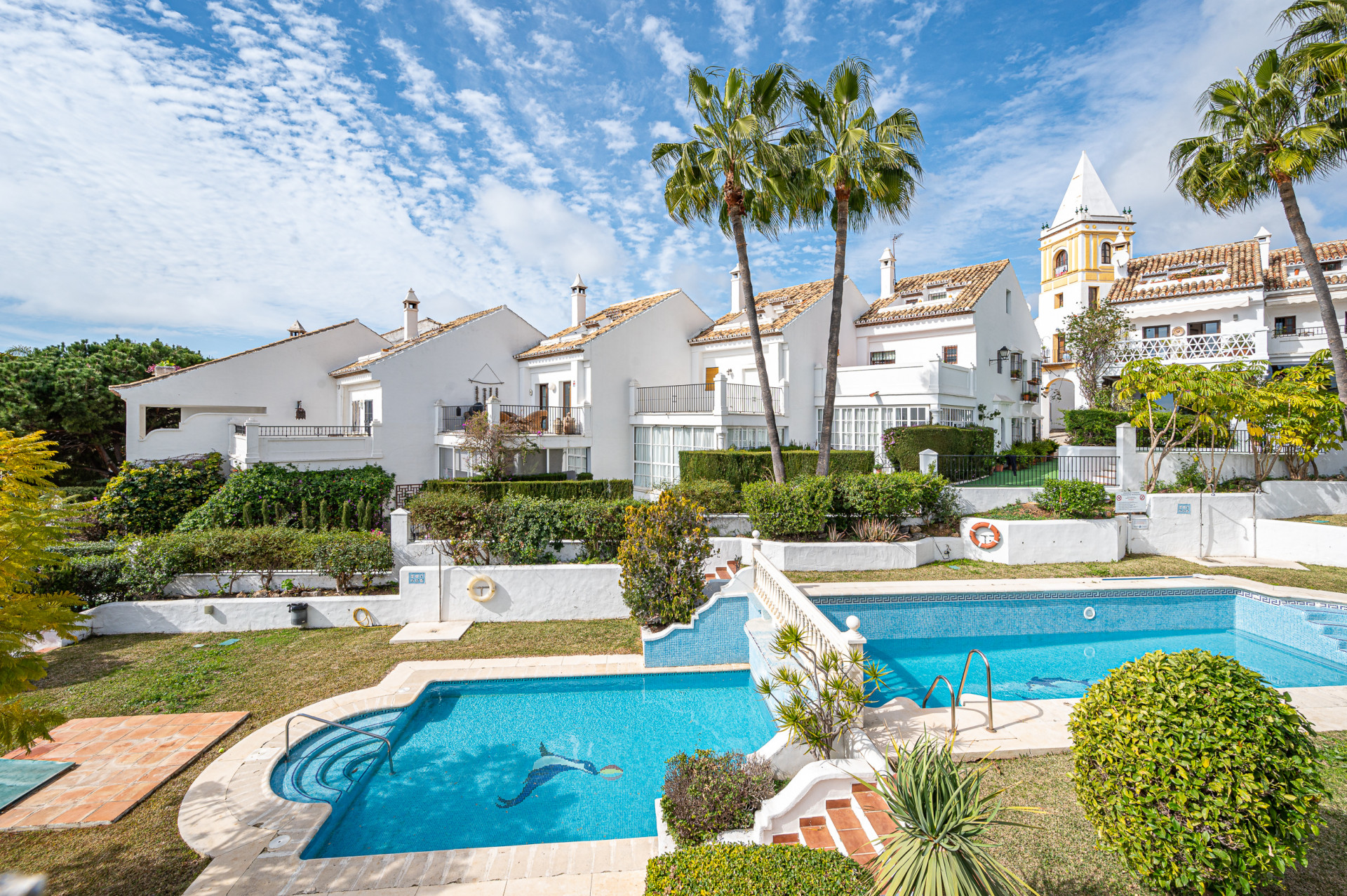 Three-bedroom townhouse in a Mediterranean village-style community in Nagules