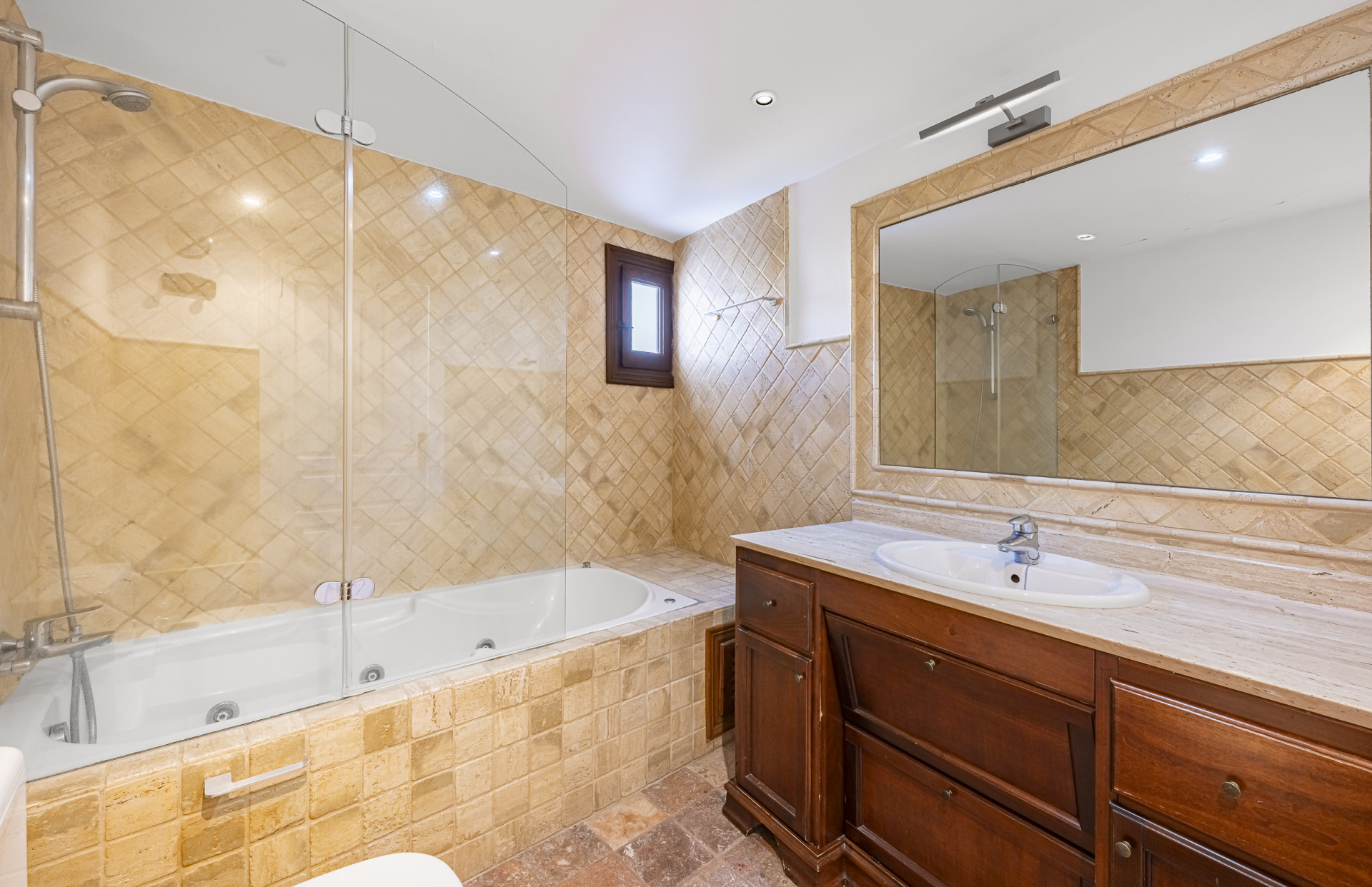 Three-bedroom townhouse in a Mediterranean village-style community in Nagules